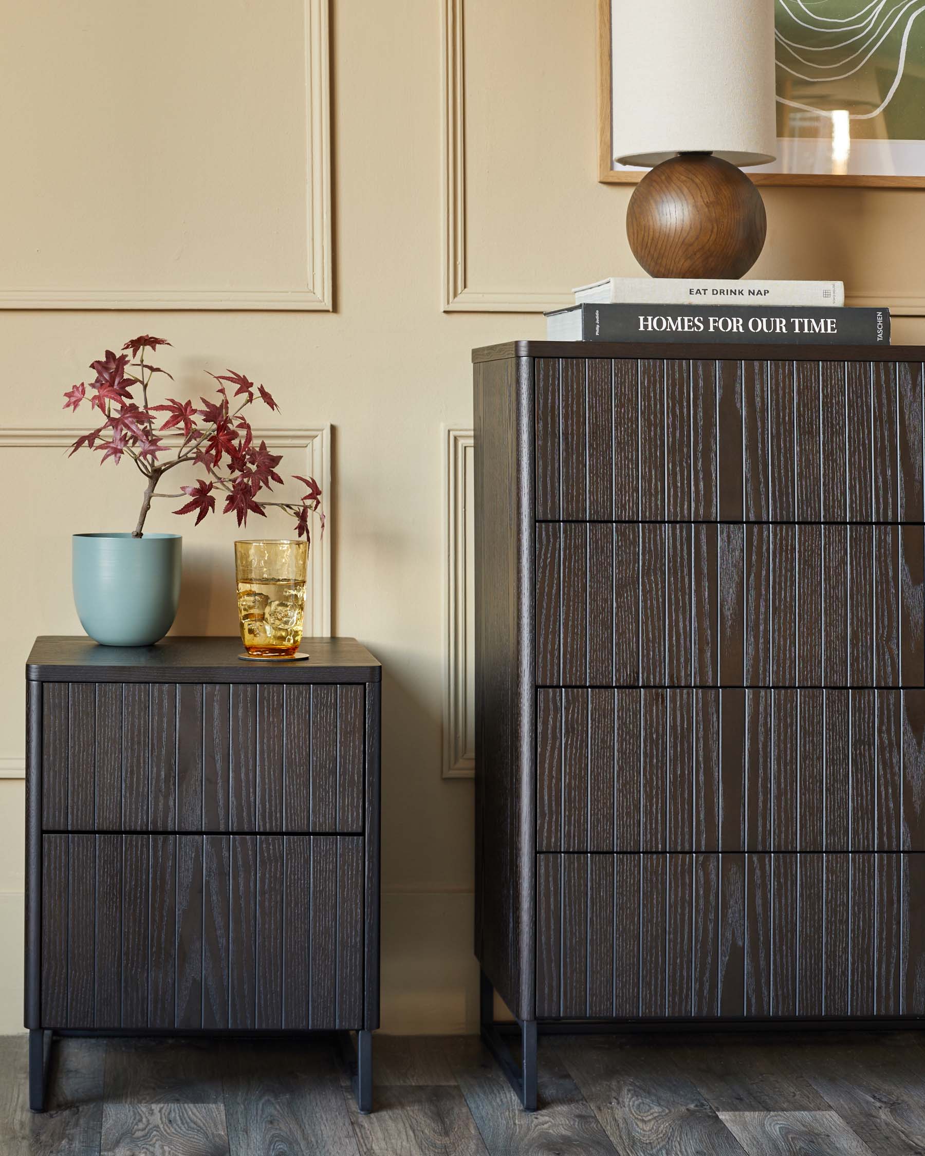 Table de chevet Toronto en frêne foncé à 2 tiroirs