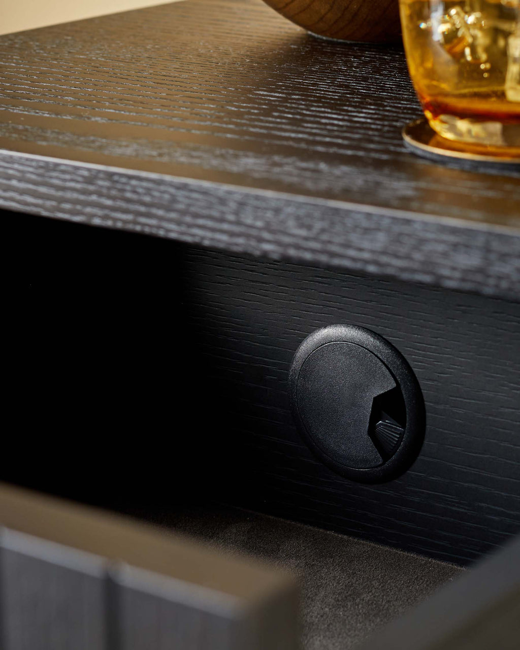 Table de chevet Toronto en frêne foncé à 2 tiroirs