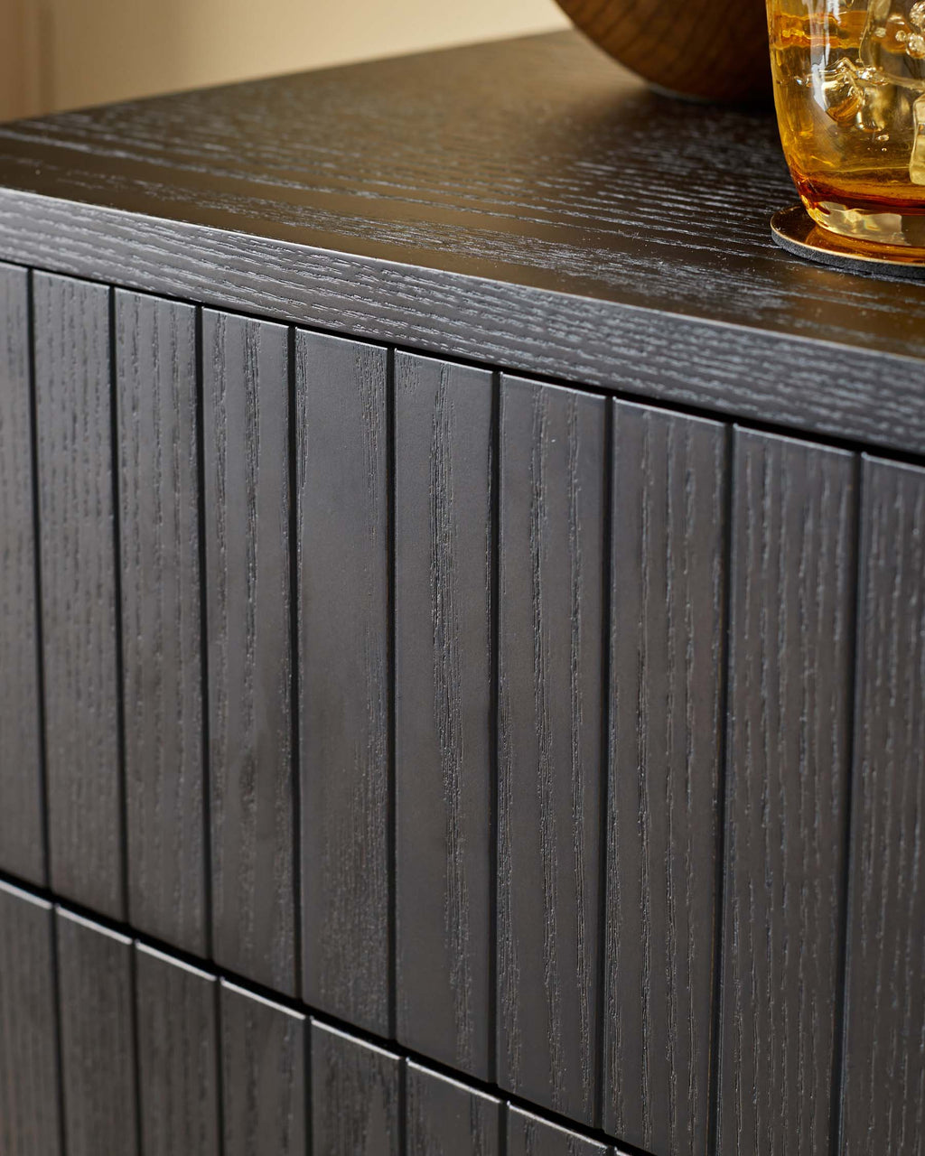 Table de chevet Toronto en frêne foncé à 2 tiroirs