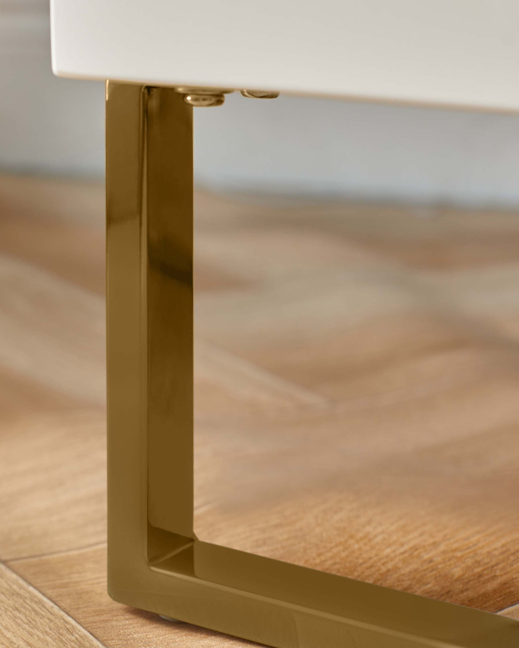 Table de chevet Benton blanche à 2 tiroirs avec pieds en laiton