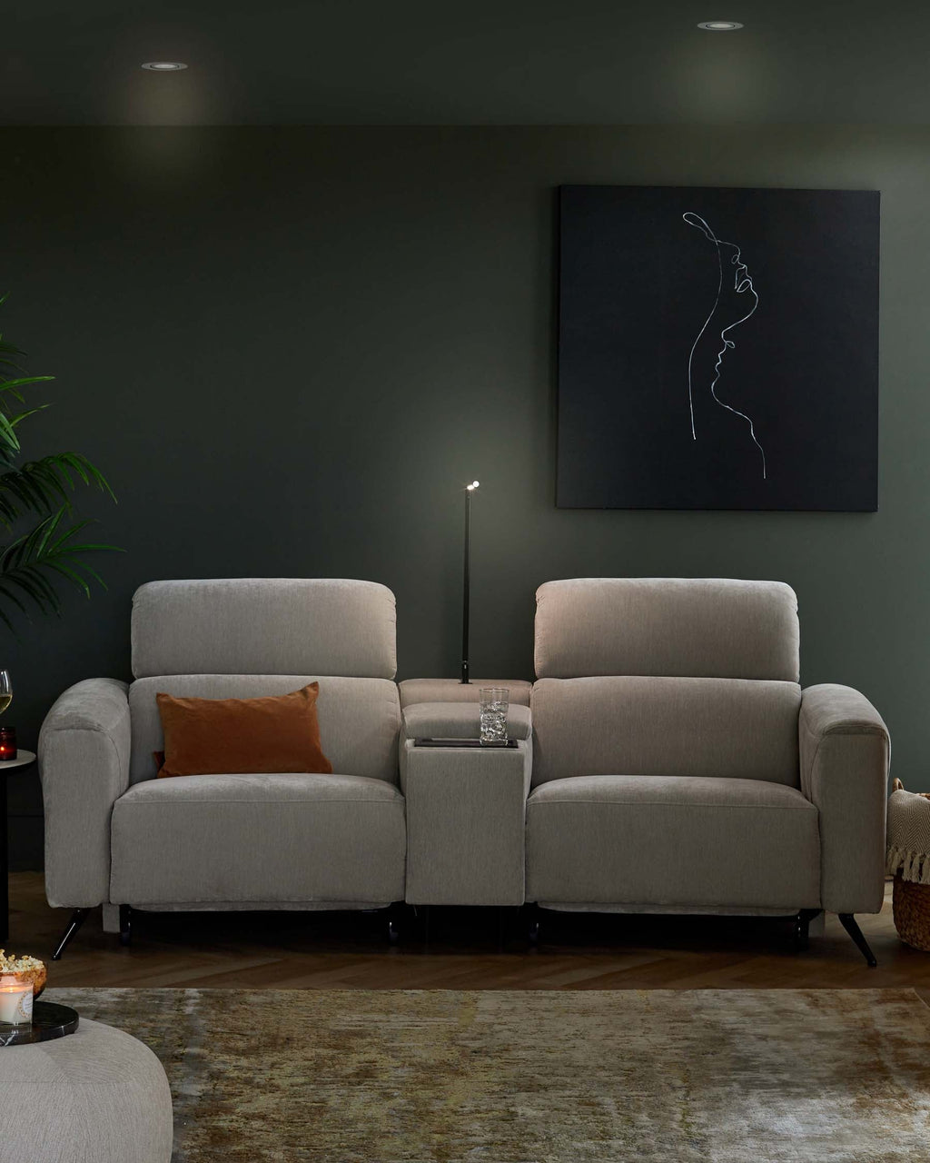 Canapé inclinable 2 places Kenzie en tissu gris clair avec console