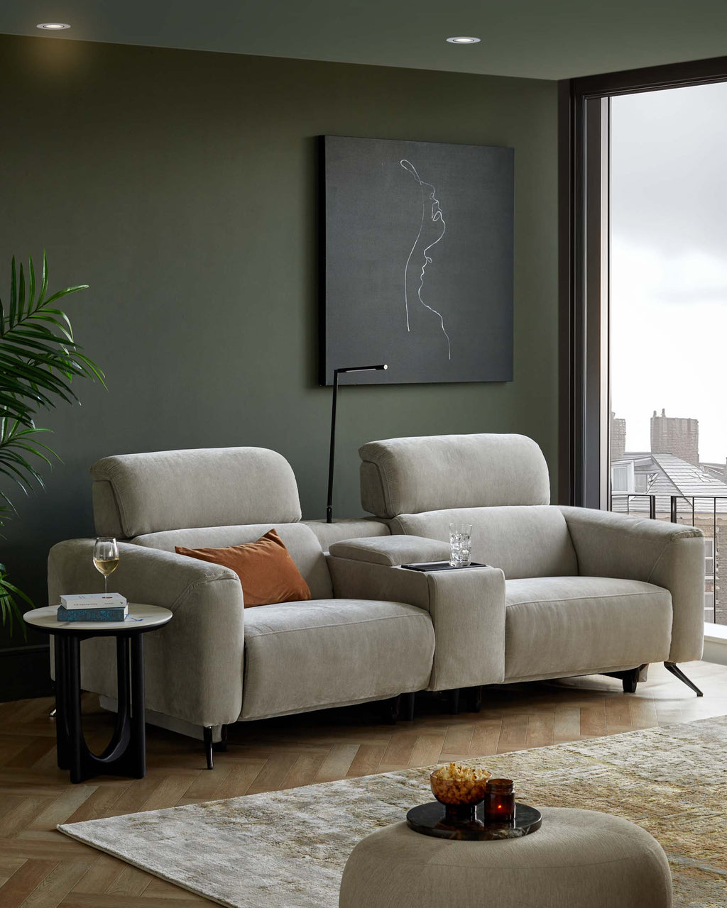 Canapé inclinable 2 places Kenzie en tissu gris clair avec console