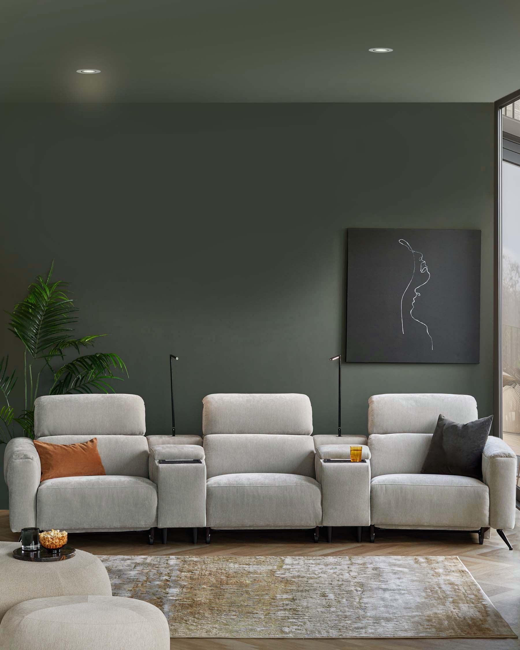 Canapé 3 places inclinable Kenzie en tissu gris clair avec console