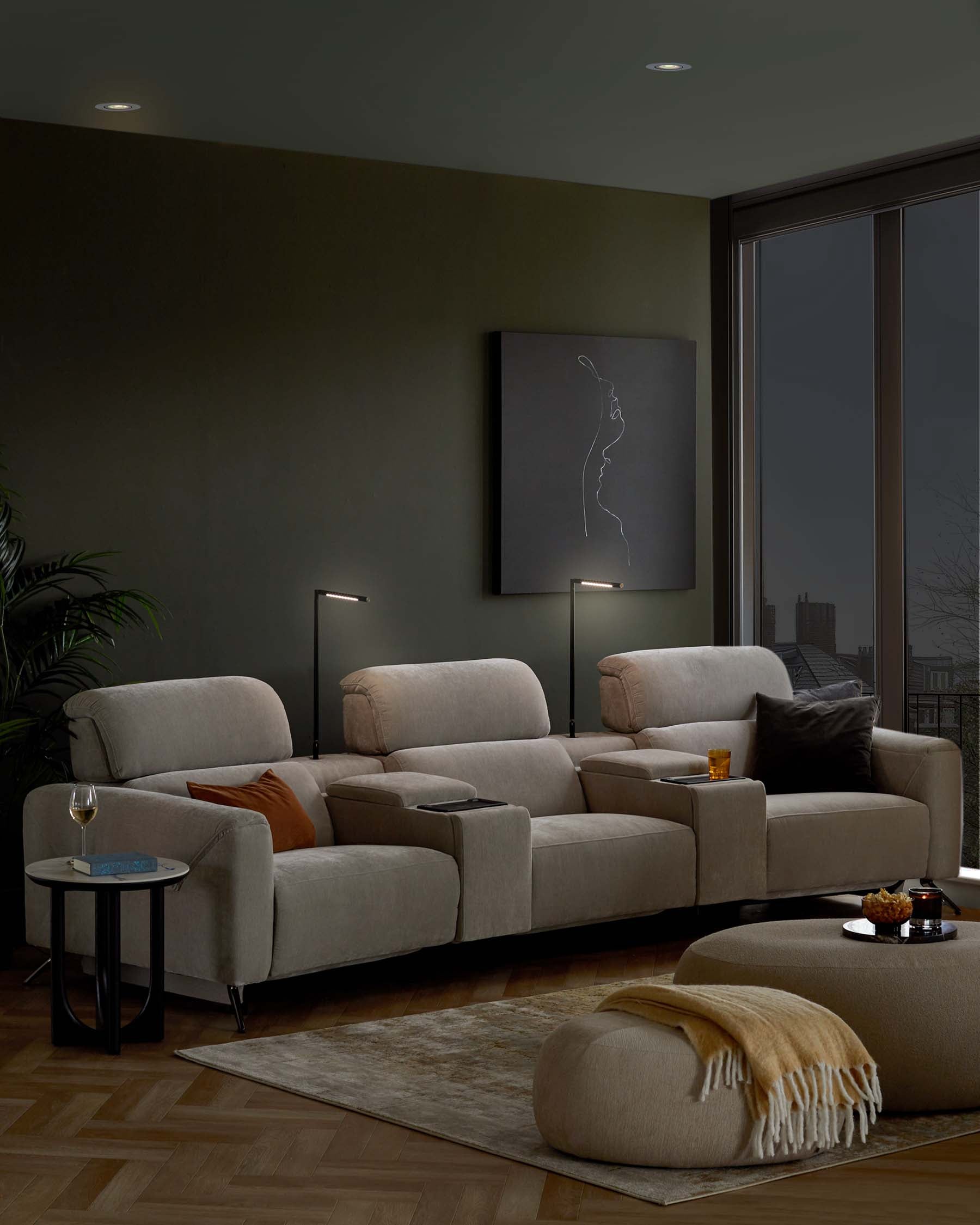 Canapé 3 places inclinable Kenzie en tissu gris clair avec console