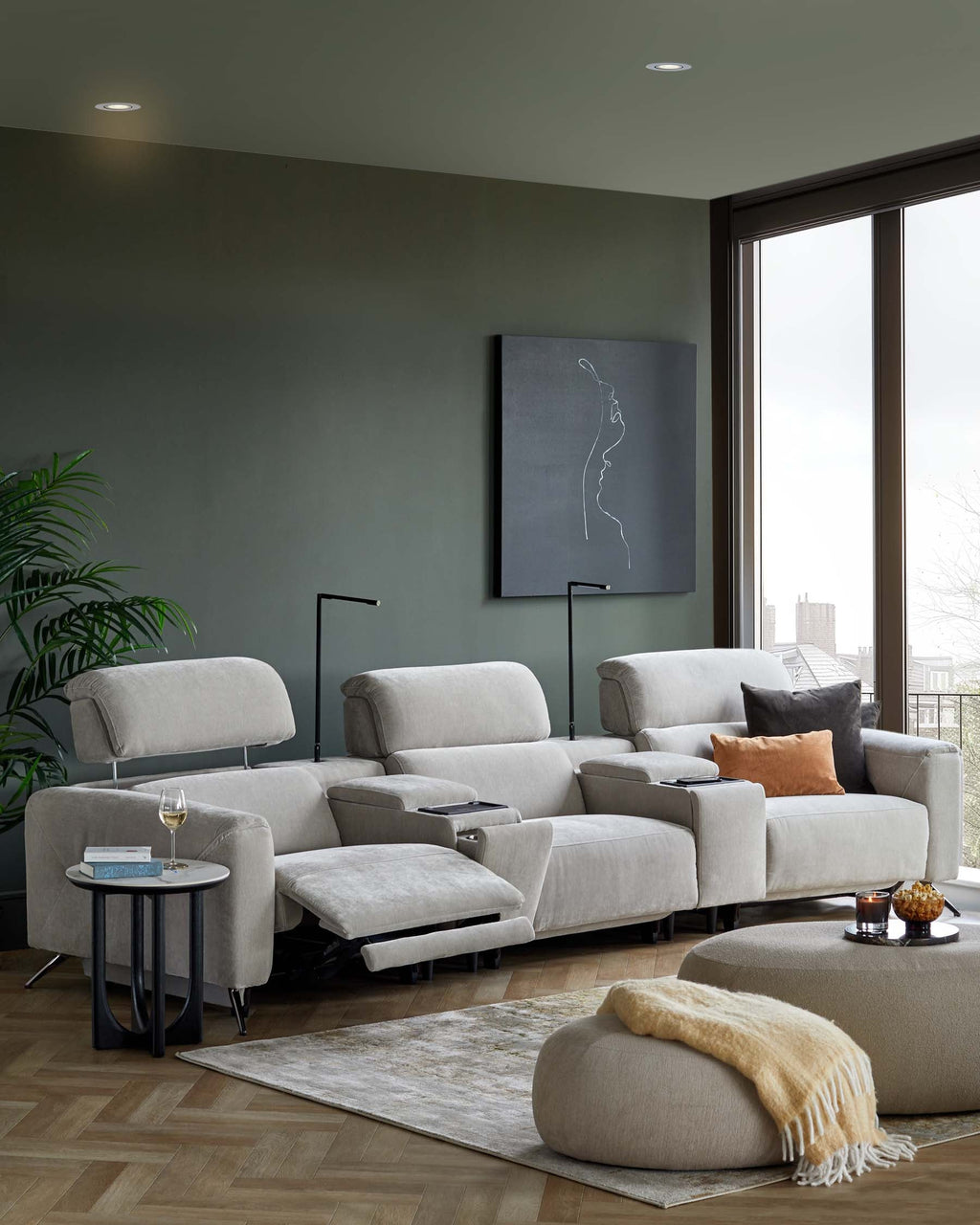 Canapé 3 places inclinable Kenzie en tissu gris clair avec console