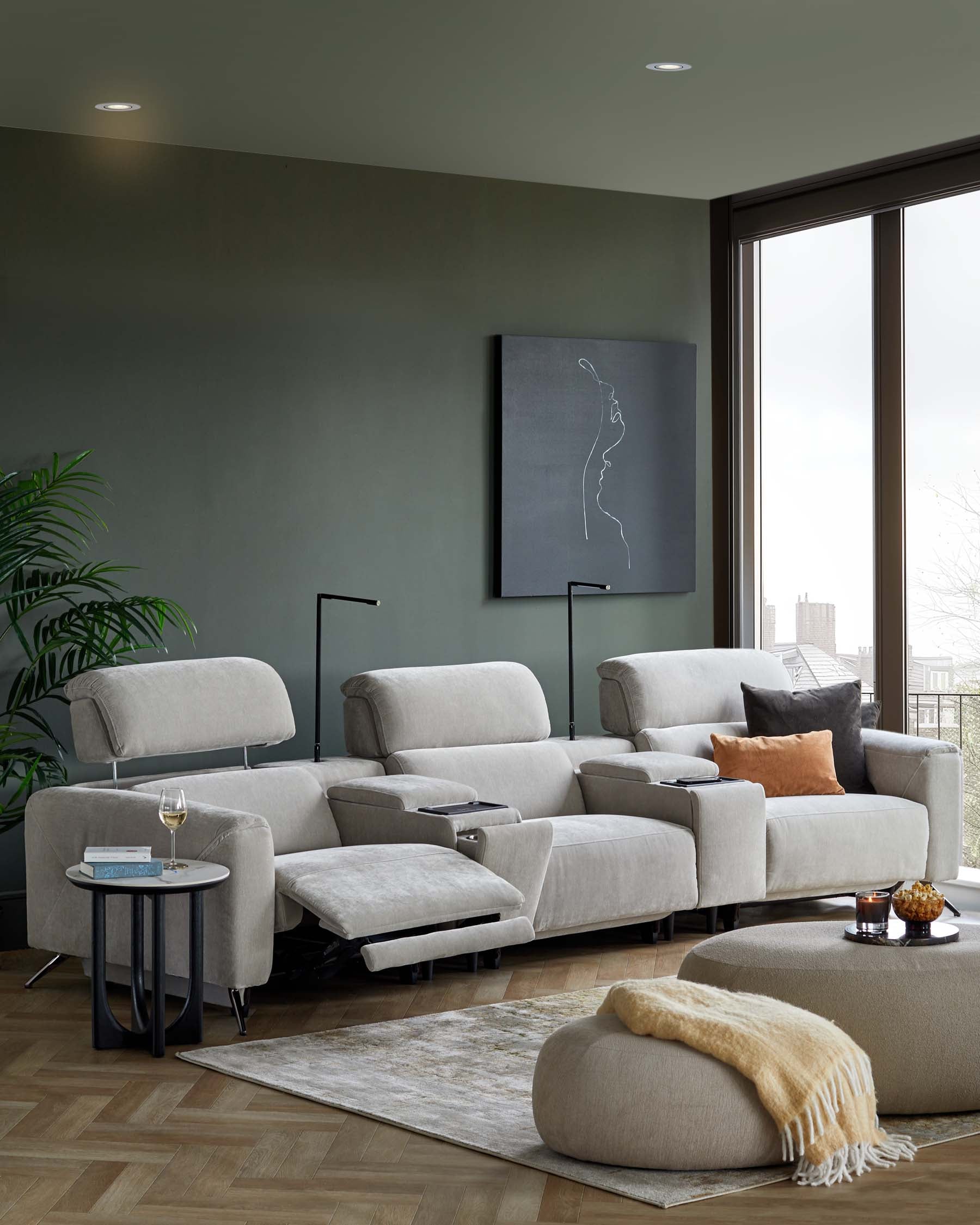 Canapé 3 places inclinable Kenzie en tissu gris clair avec console