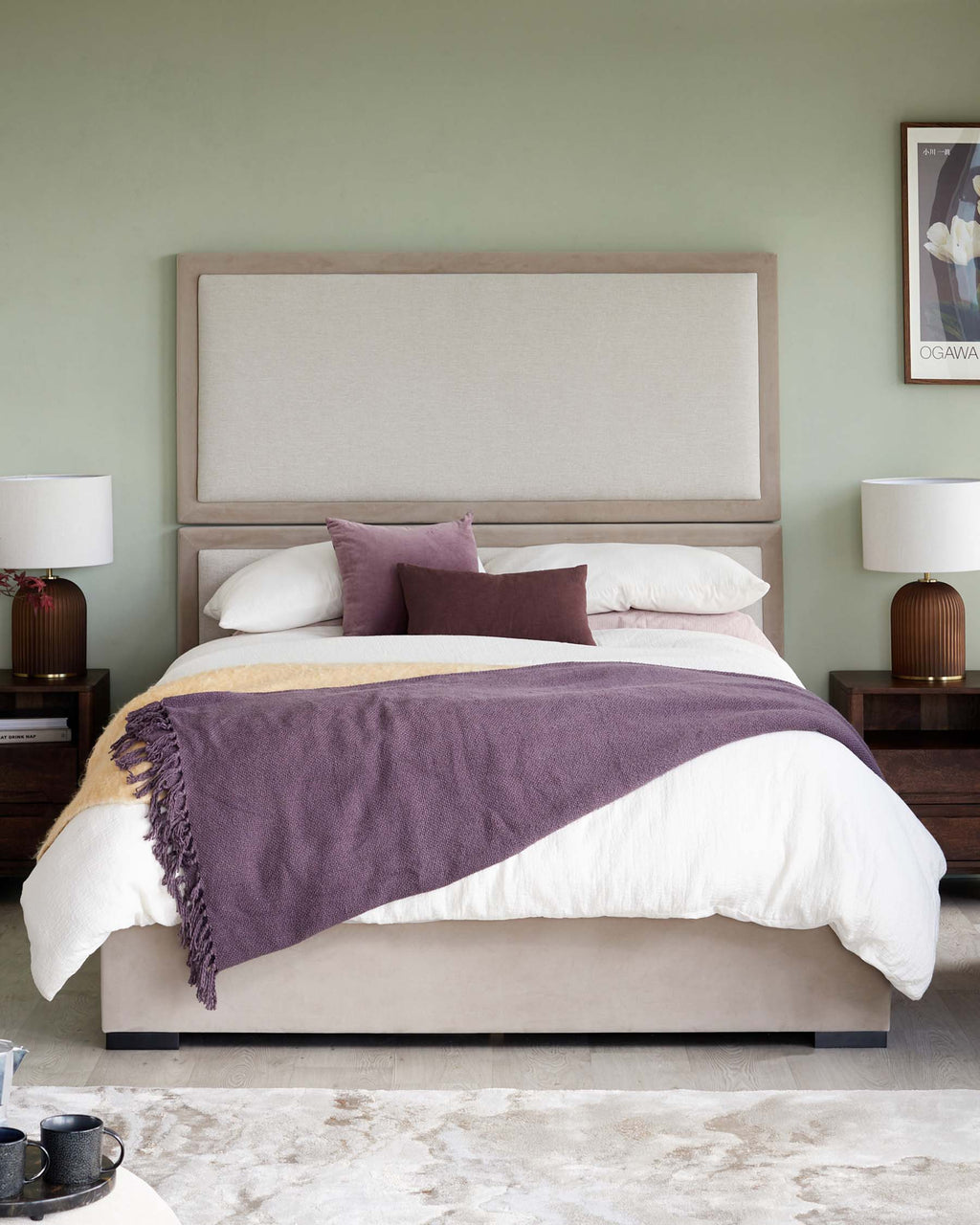 Lit ottoman king size Penelope couleur champagne, en matériaux mixtes naturels, avec tête de lit à 2 panneaux