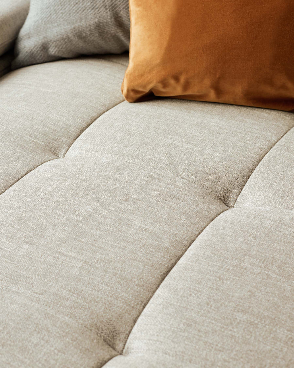 Canapé d'angle gauche Donella en chenille ivoire