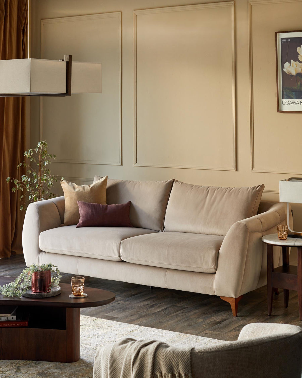 Canapé 2 places Geneviève en velours champagne avec pieds en bois