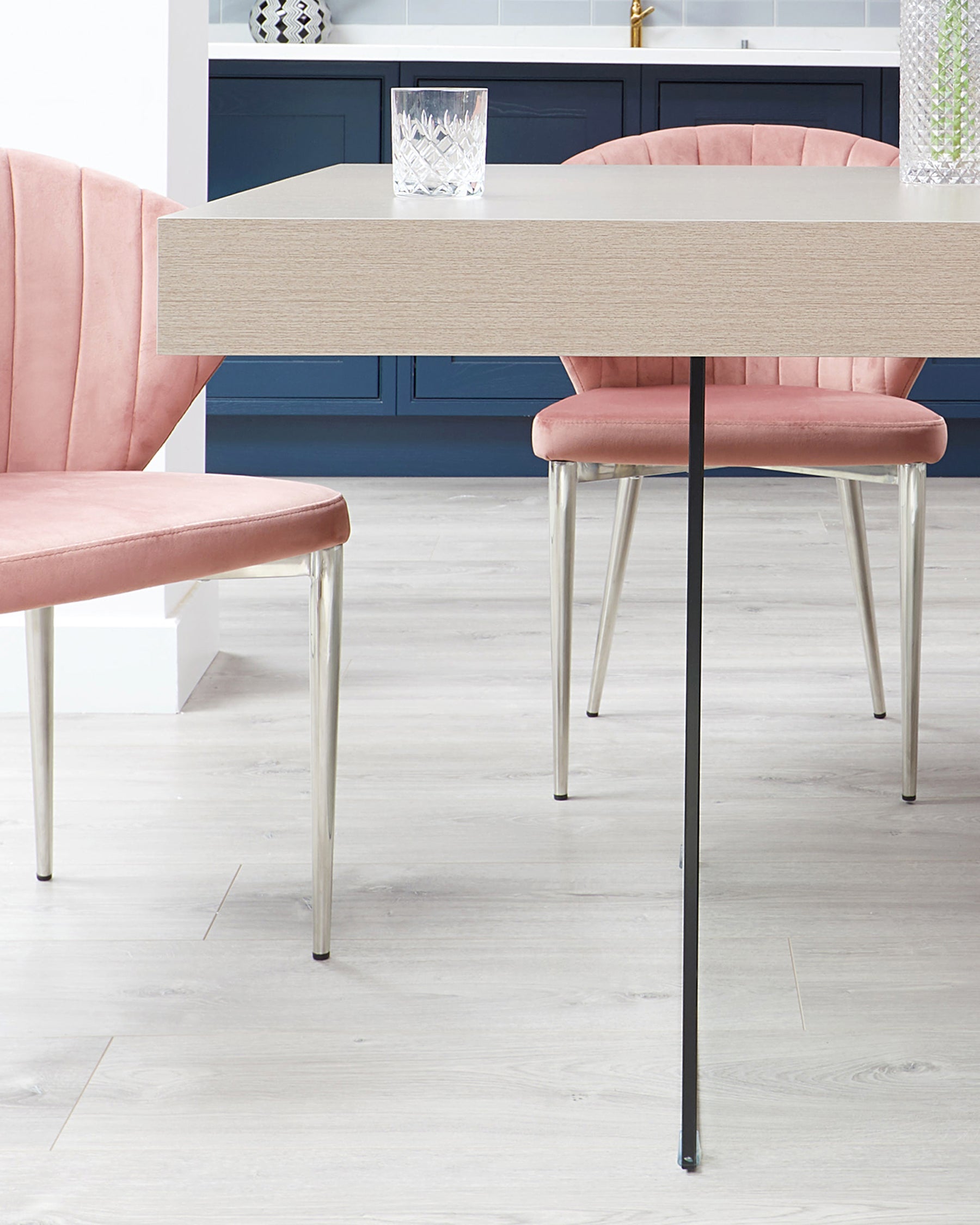 Table à manger Aria en chêne gris et verre, 8 places