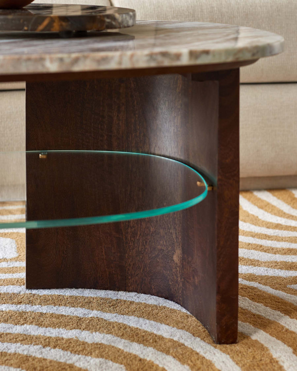 Table basse Adalynn en bois foncé, marbre de Toronto et bois de manguier