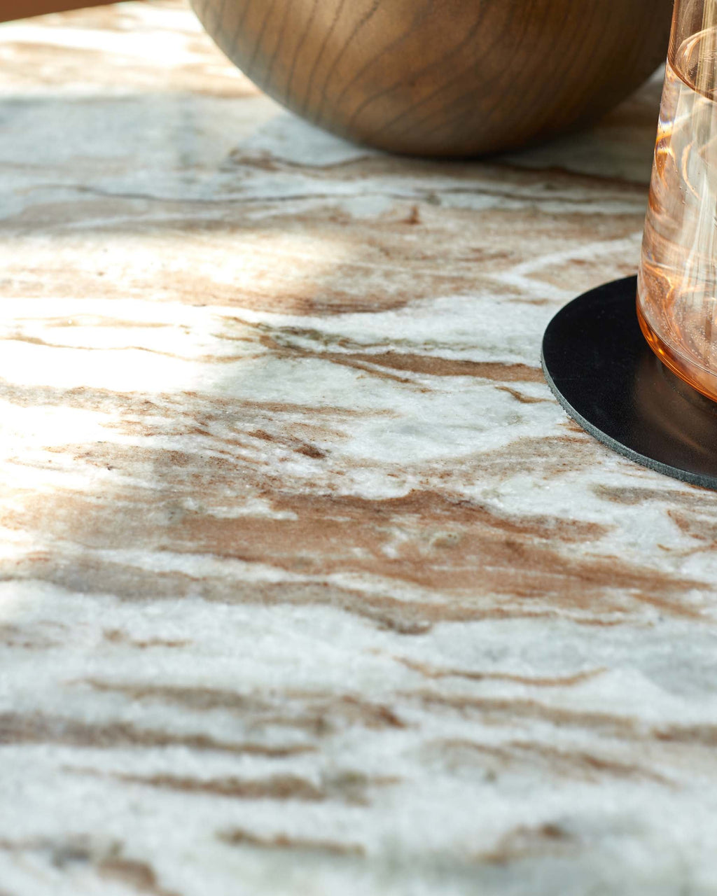 Table d'appoint Adalynn en bois foncé et marbre de Toronto