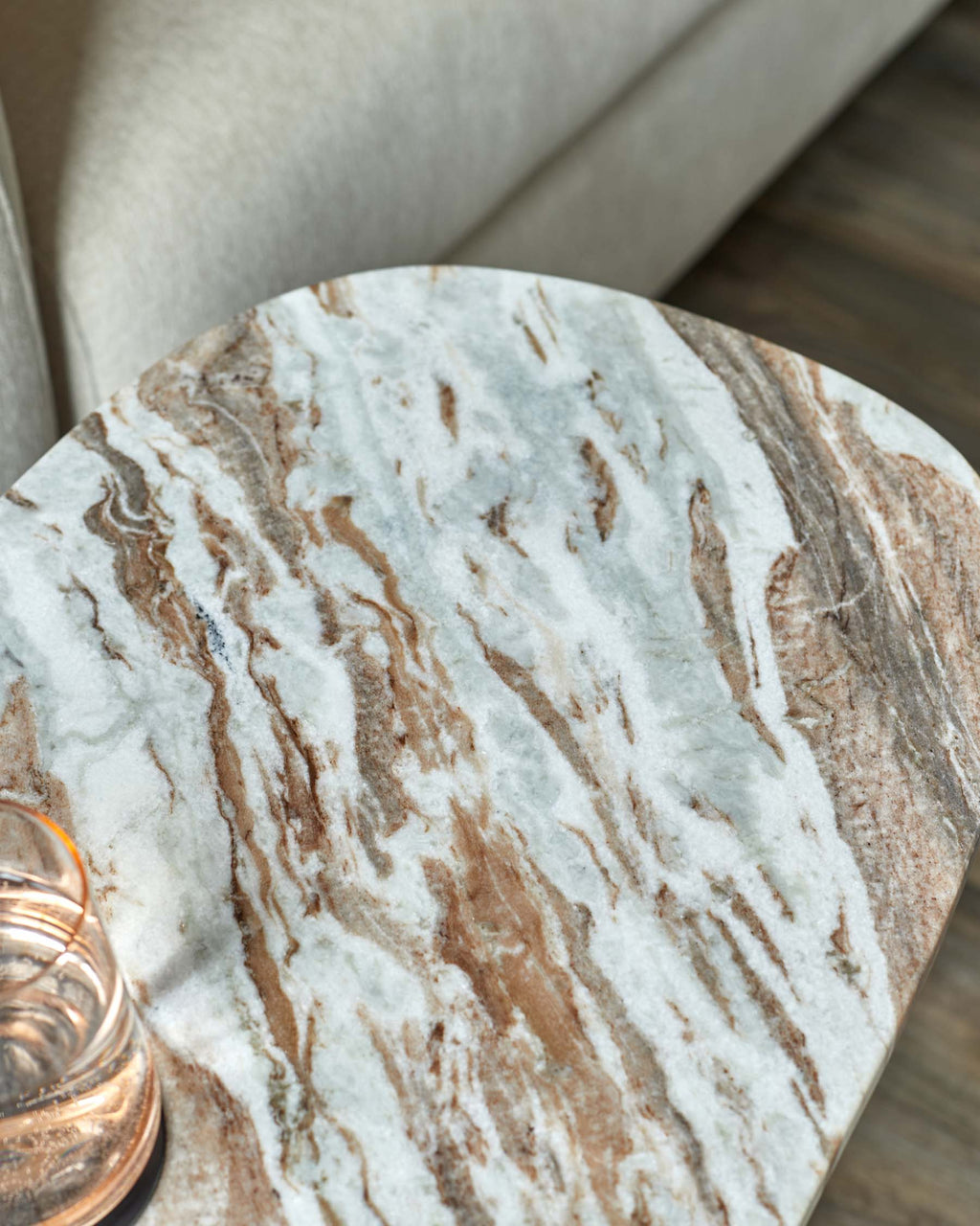 Table d'appoint Adalynn en bois foncé et marbre de Toronto