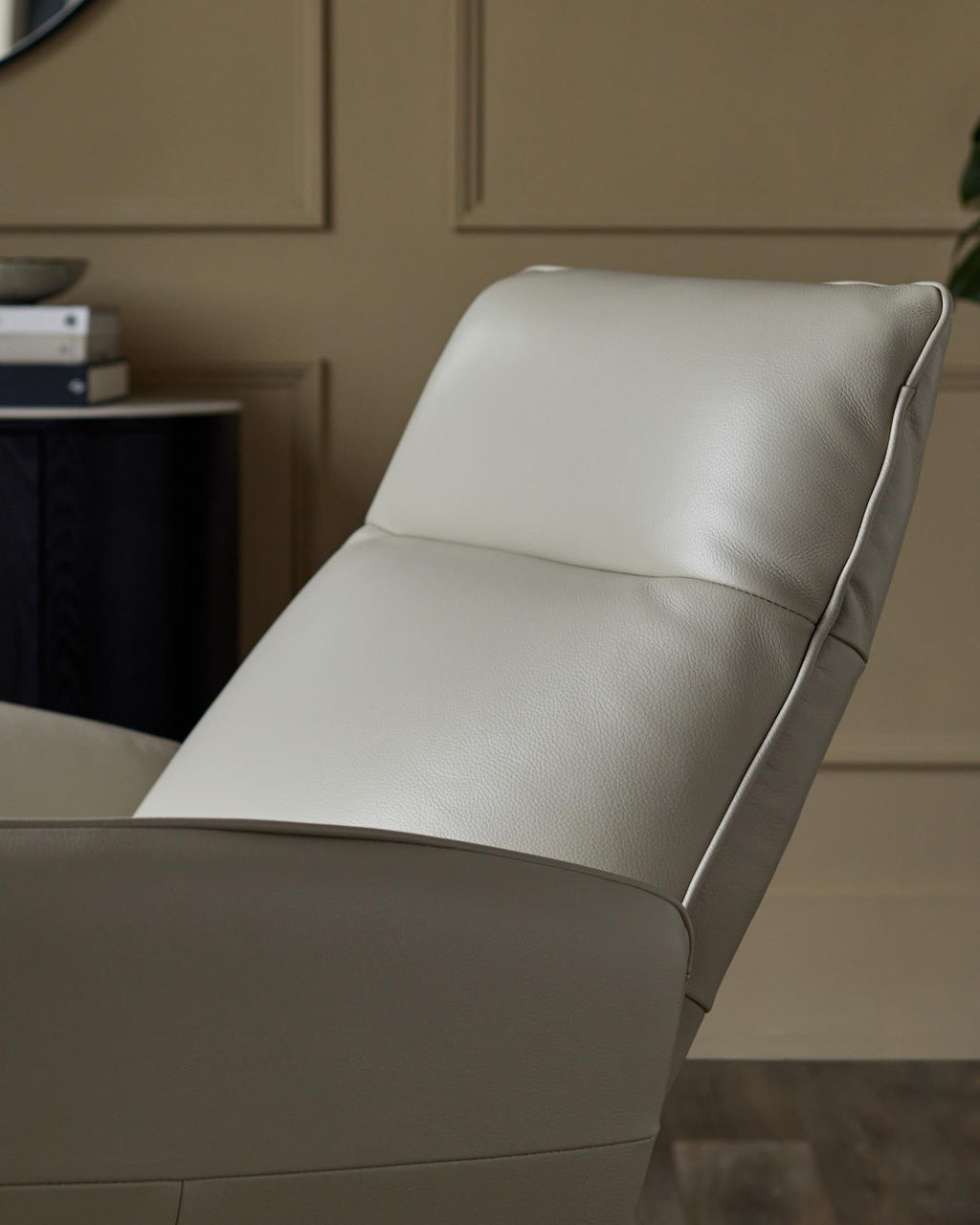 Fauteuil de massage inclinable Aiden en cuir gris naturel