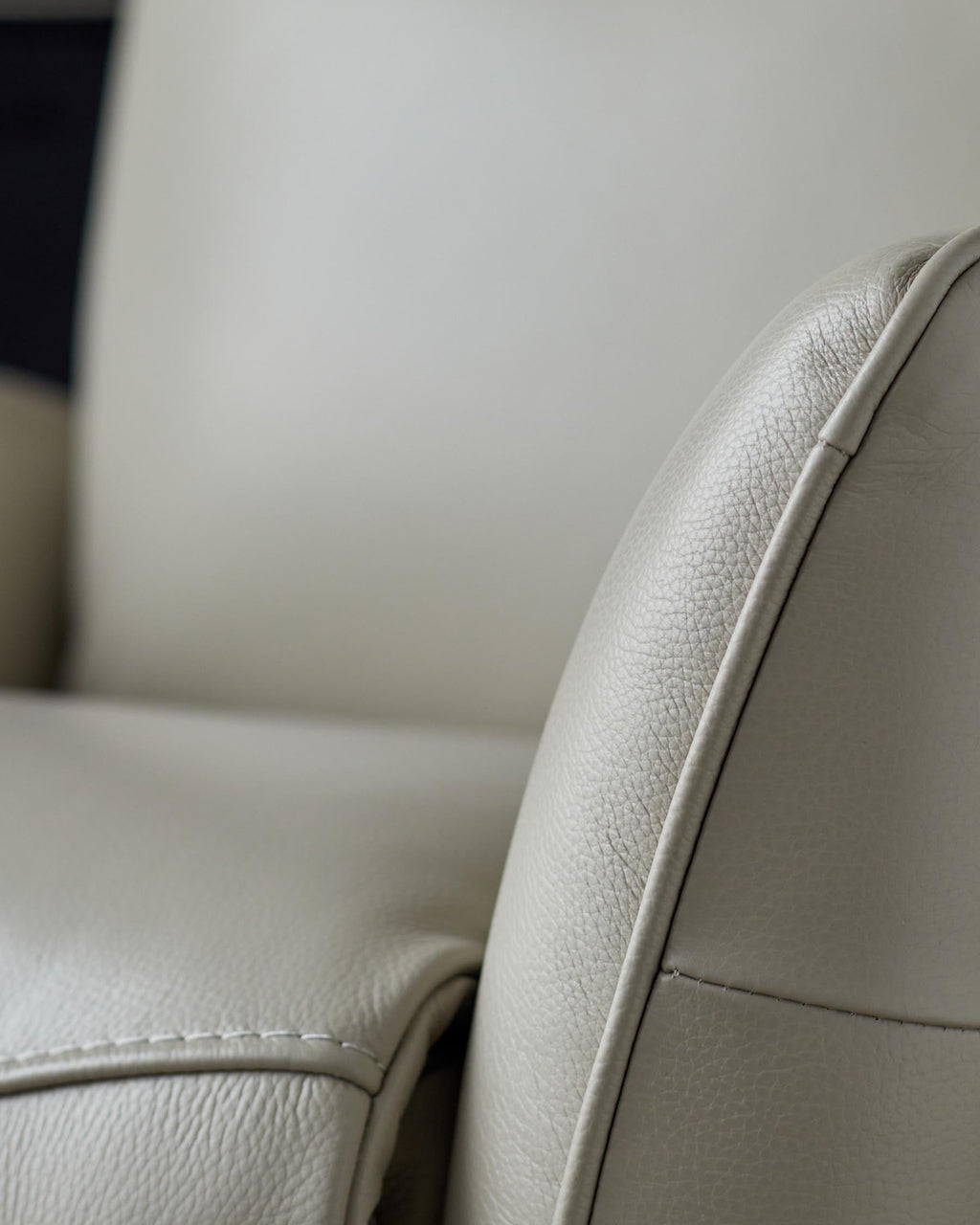 Fauteuil de massage inclinable Aiden en cuir gris naturel