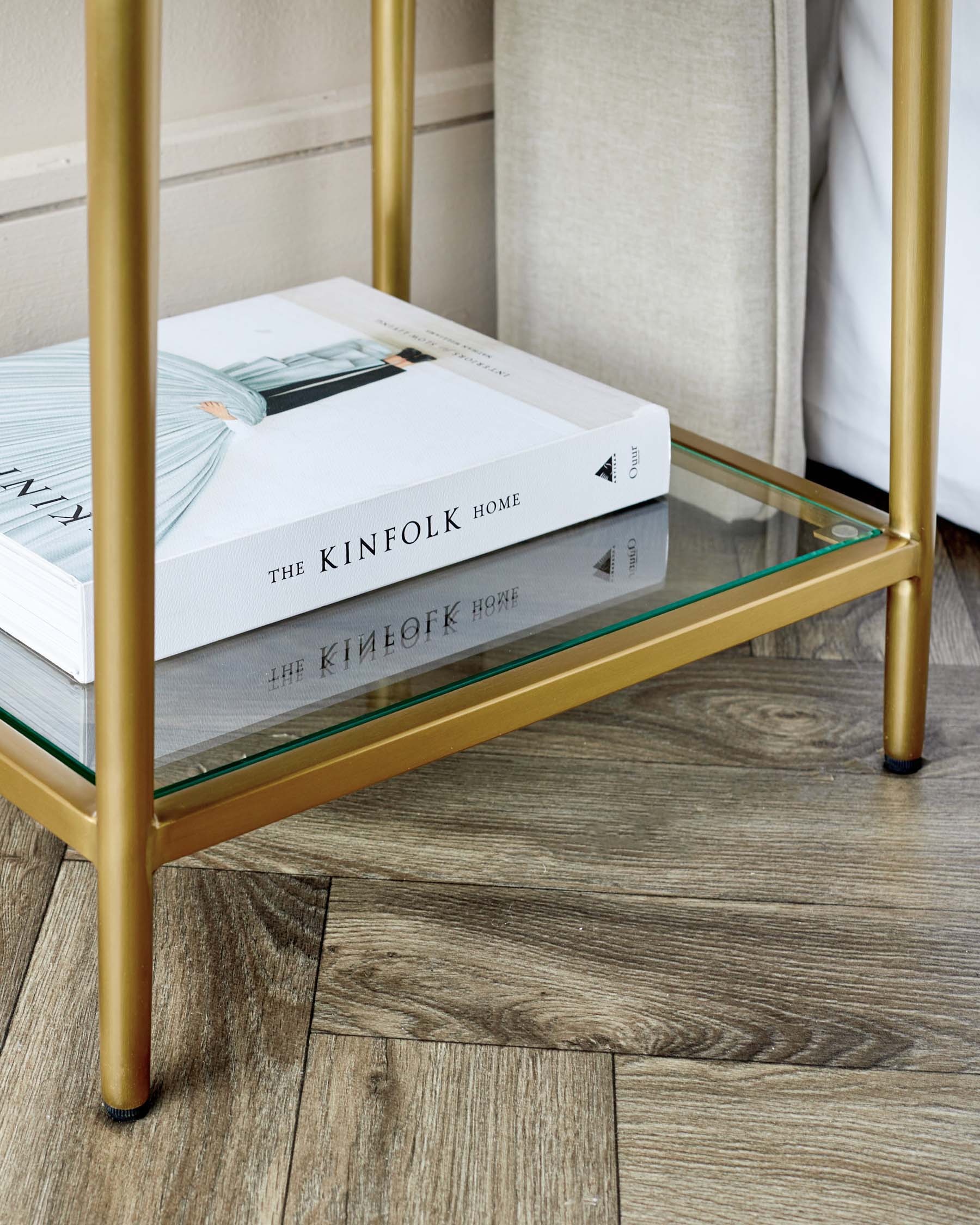 Table de chevet Albury gris clair avec un tiroir