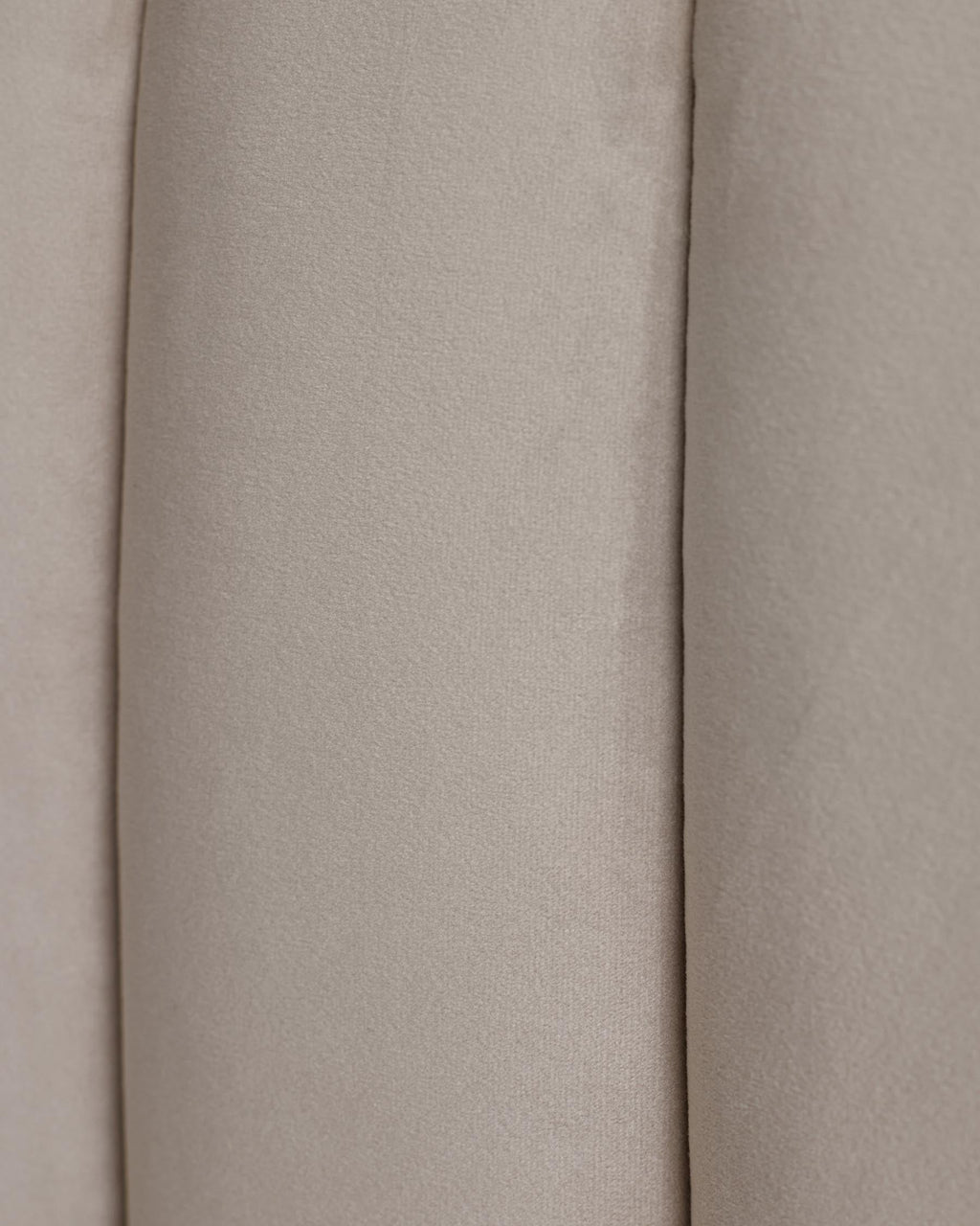 Lit coffre ottoman Amalfi Luxe en velours champagne, format king size