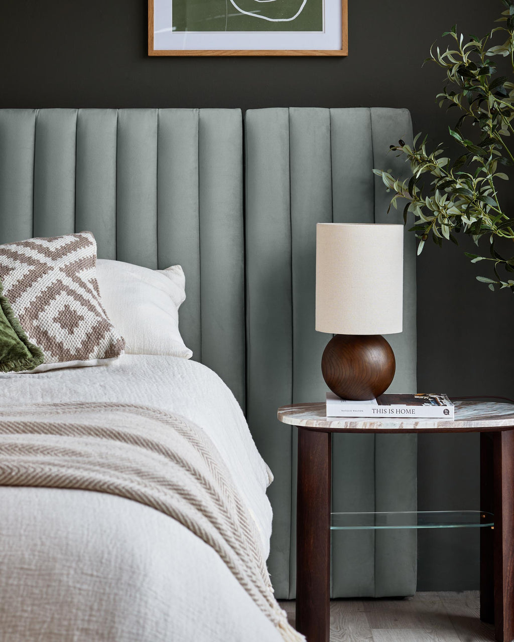 Lit coffre Amalfi Luxe en velours vert sauge, format king size, avec coffre