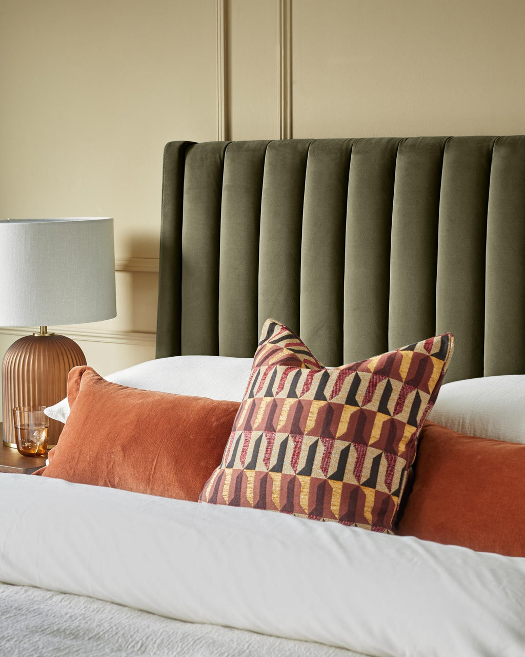 Lit coffre ottoman super king size en velours vert olive Amalfi