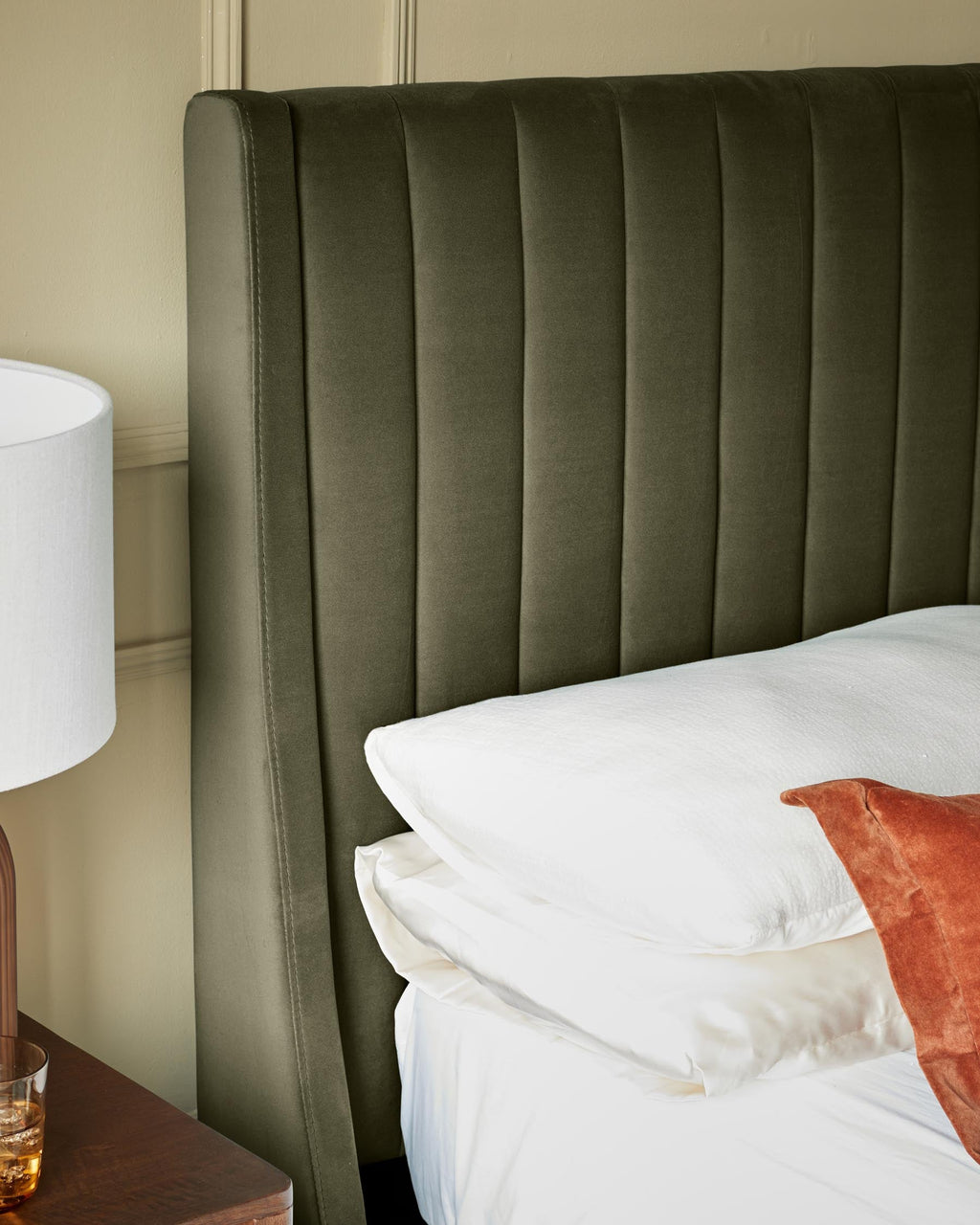 Lit coffre double en velours vert olive Amalfi