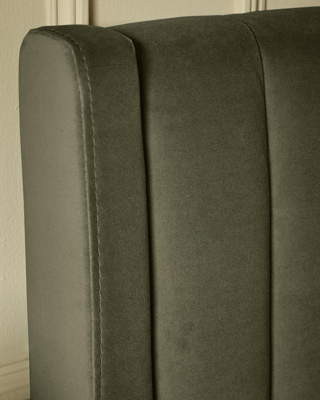 Lit coffre ottoman king size en velours vert olive Amalfi