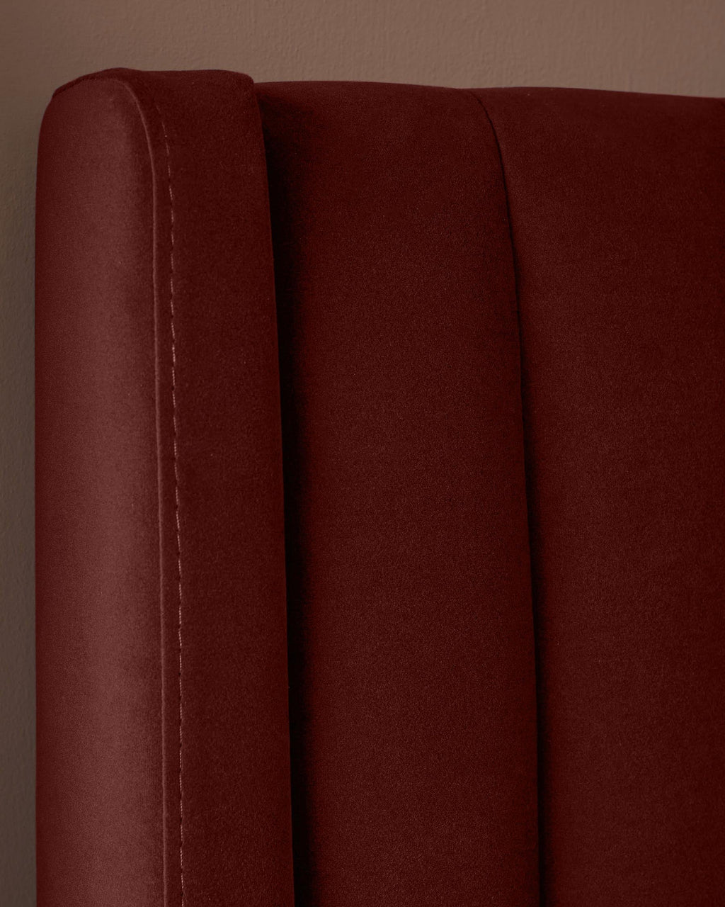 Lit coffre double en velours rouge caramel Amalfi