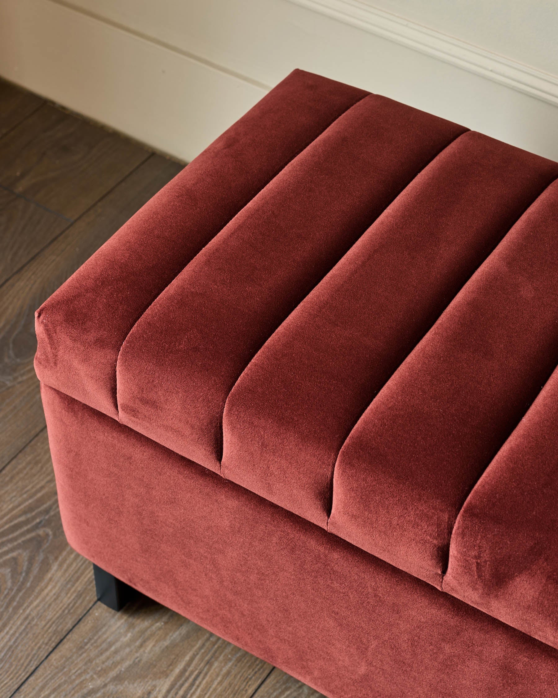 Banc ottoman en velours rouge caramel Amalfi