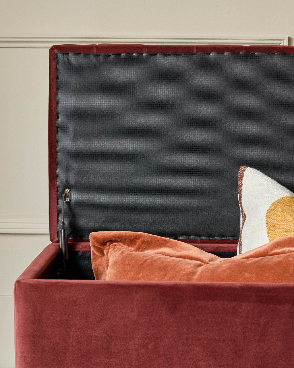 Banc ottoman en velours rouge caramel Amalfi
