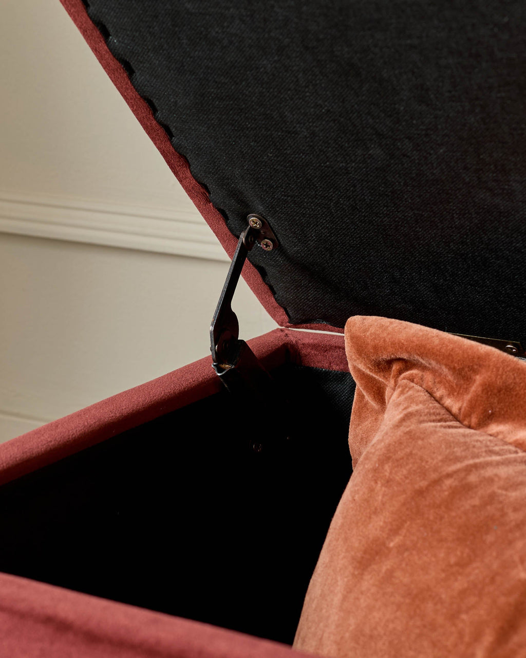 Banc ottoman en velours rouge caramel Amalfi