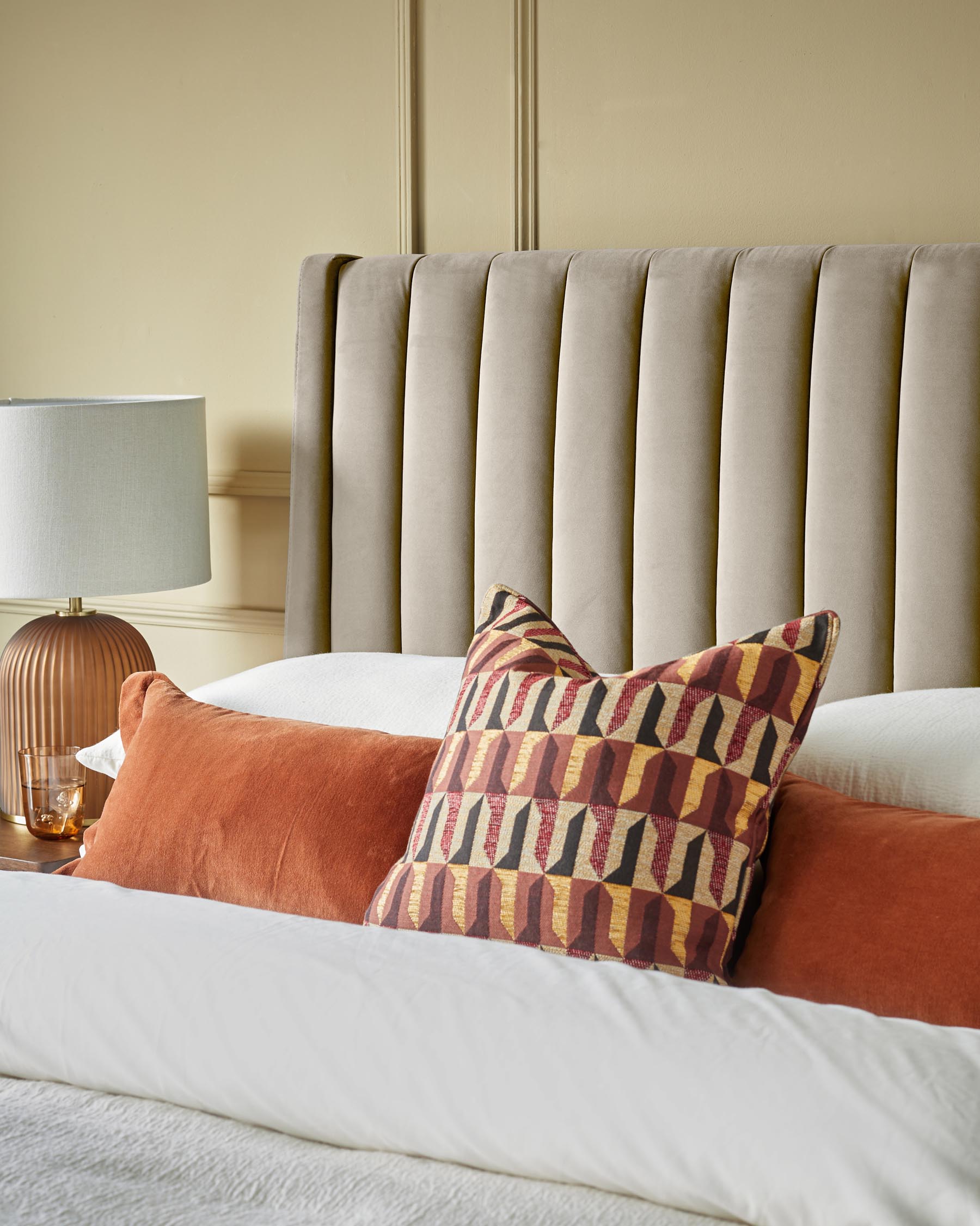 Lit coffre double en velours champagne Amalfi