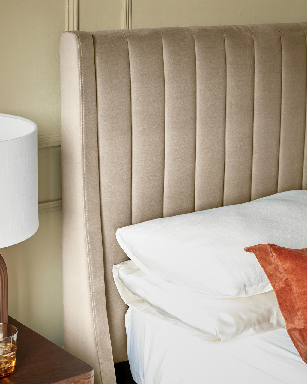 Lit coffre double en velours champagne Amalfi