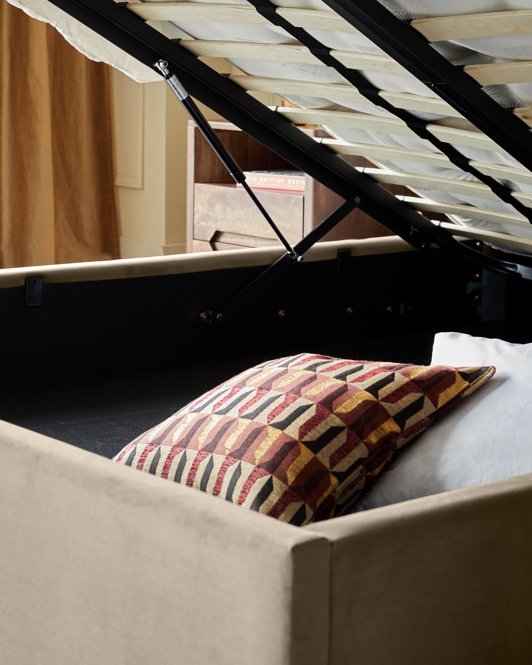 Lit coffre double en velours champagne Amalfi