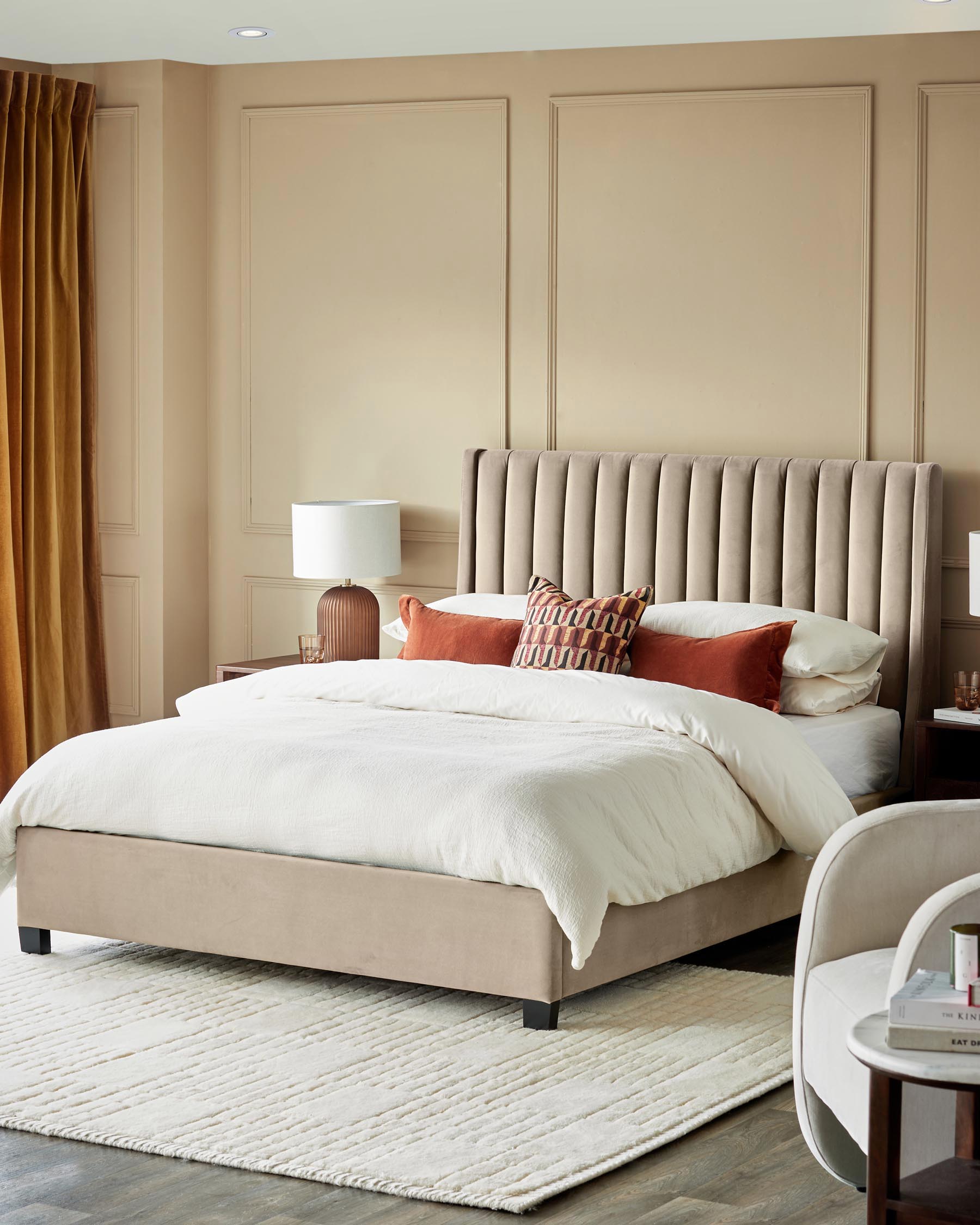 Lit coffre ottoman Amalfi en velours champagne, format king size