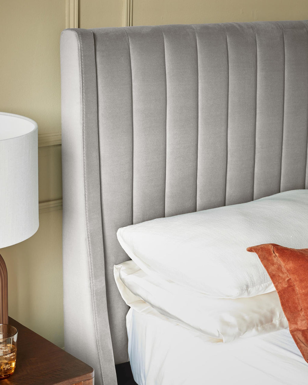 Lit coffre coffre Amalfi en velours gris clair, taille super king