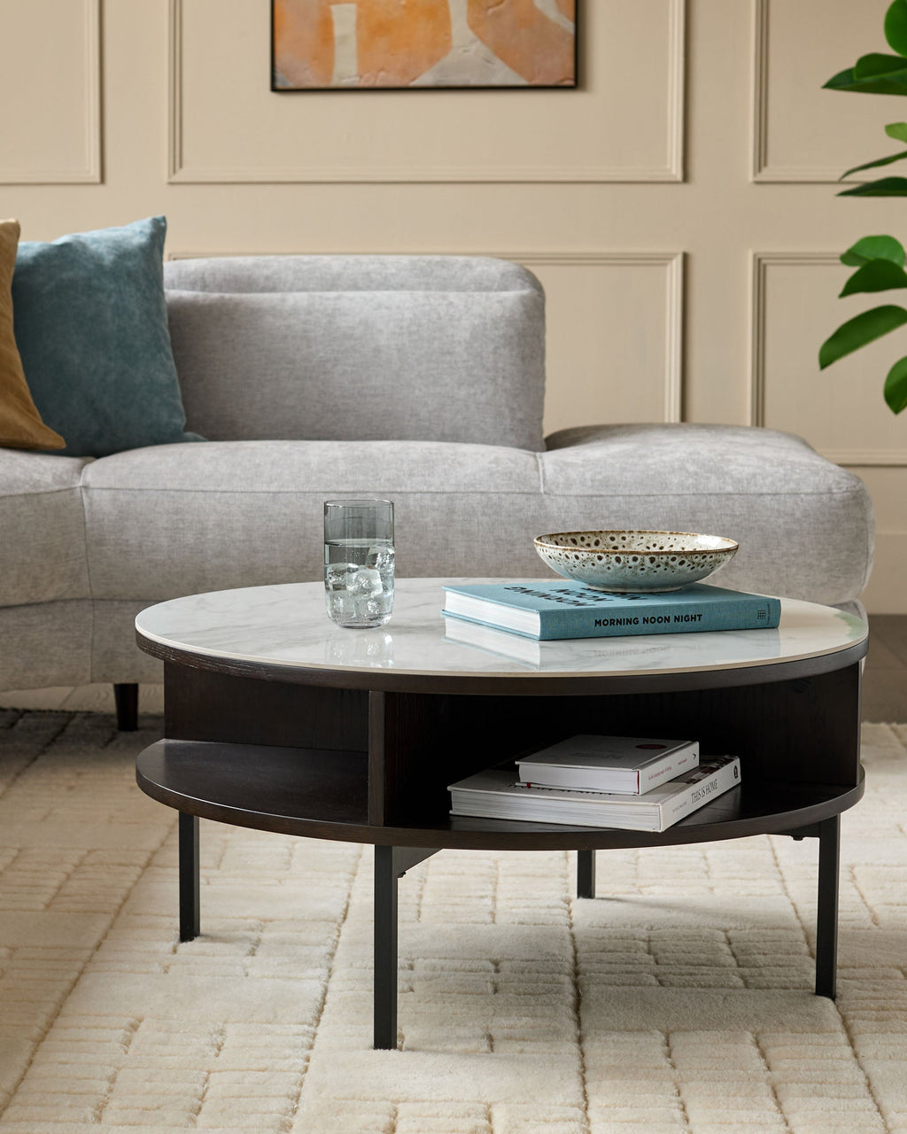 Table basse ronde Aurora en céramique marbrée et chêne foncé