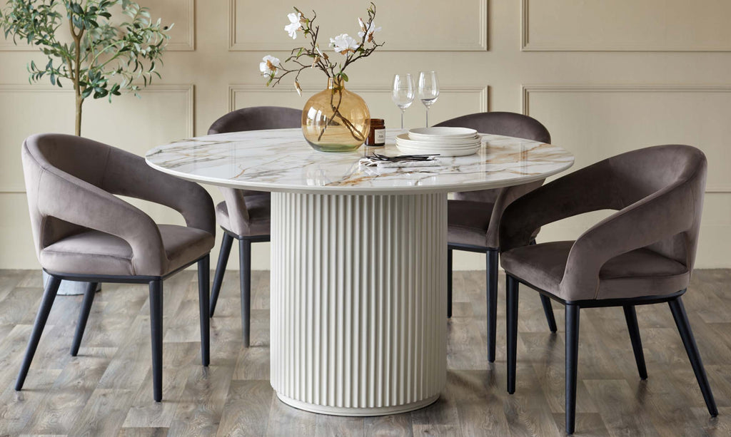 Ensemble table et chaises de salle à manger Austin en céramique naturelle, 6 places et 6 chaises Heath.