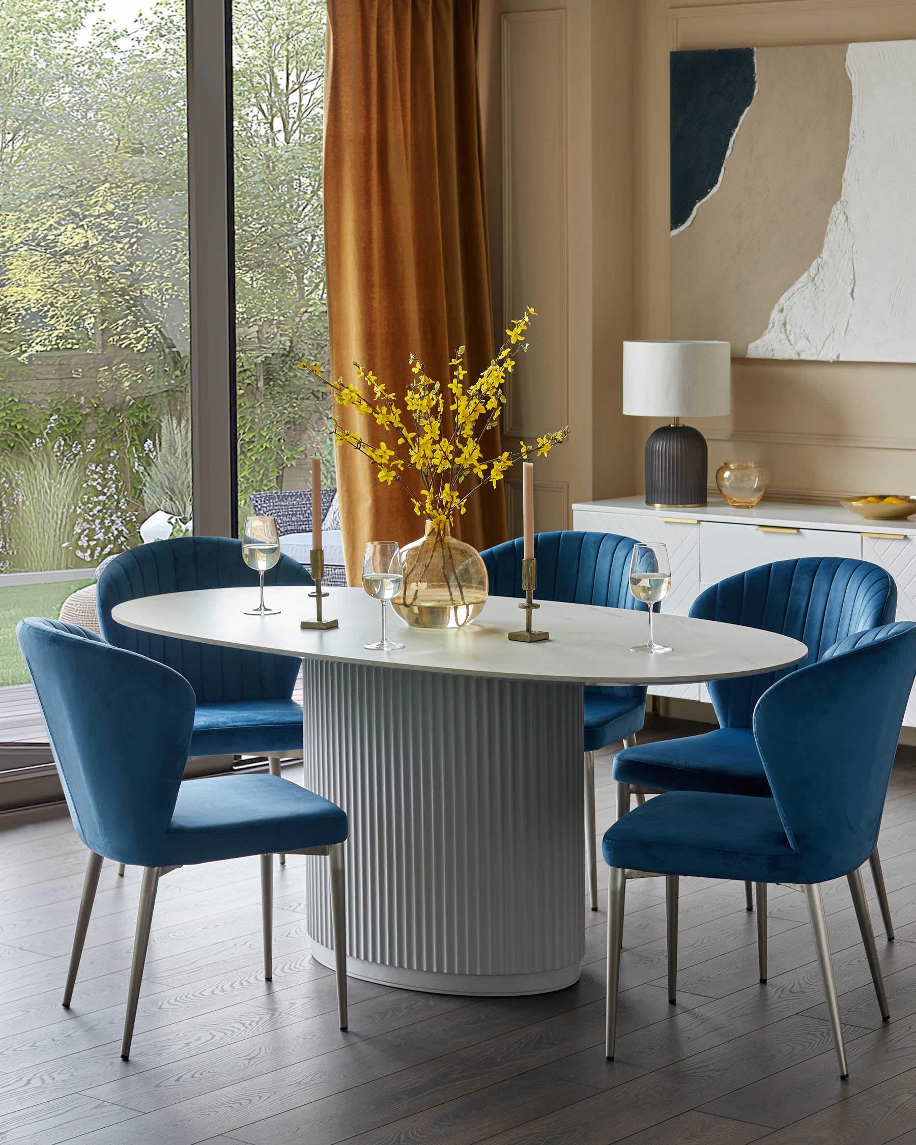 Table de salle à manger 6 places Austin en céramique blanche marbrée cannelée