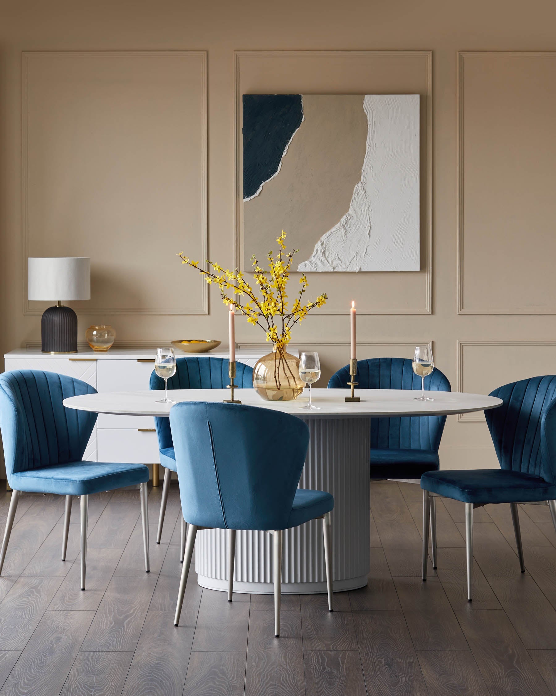 Table de salle à manger 6 places Austin en céramique blanche marbrée cannelée