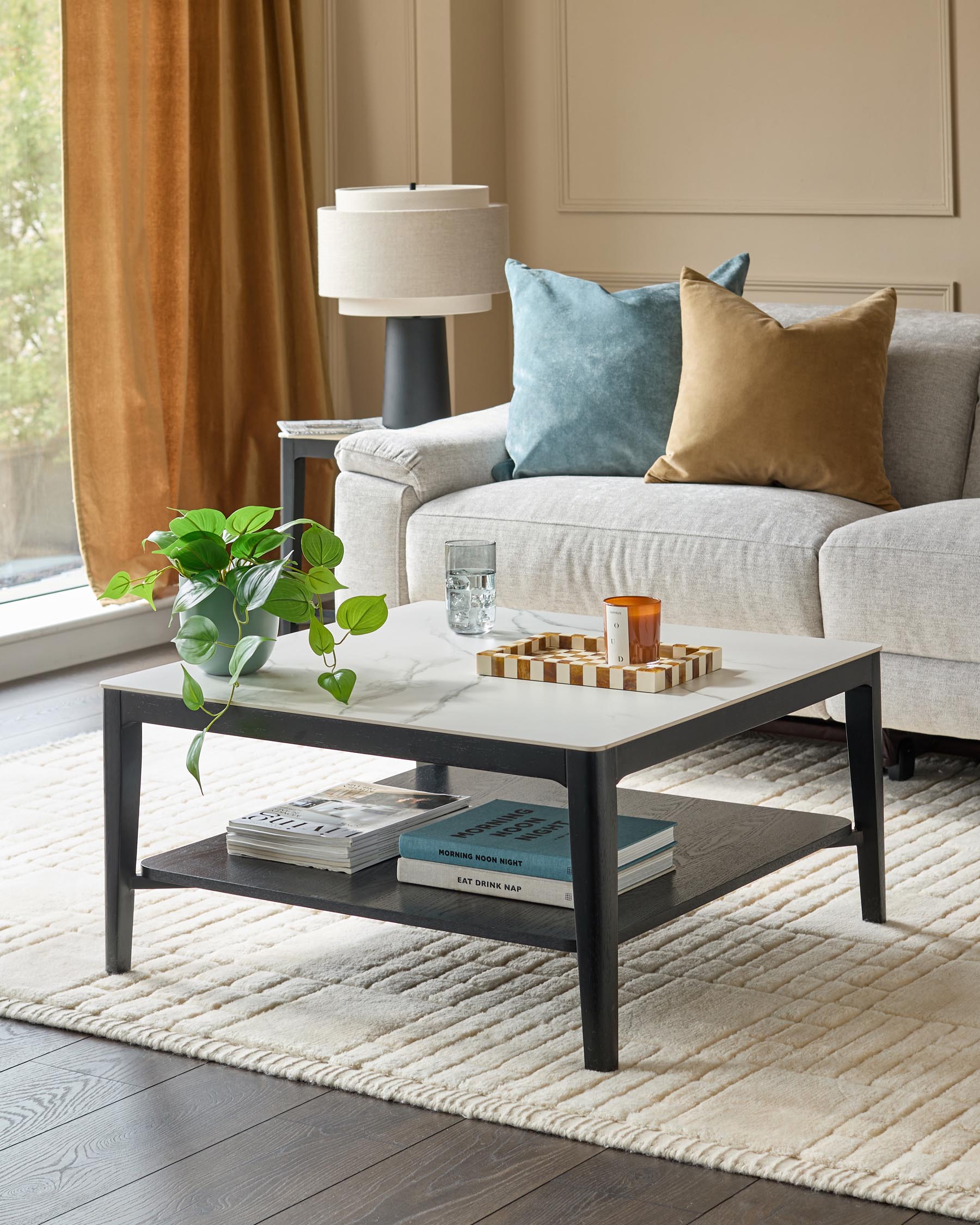 Table basse Banks en céramique blanche marbrée et bois noir