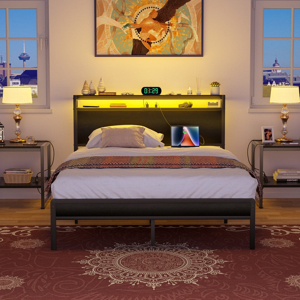 Cadre de lit plateforme en bois de style ferme avec station de charge et lumières LED