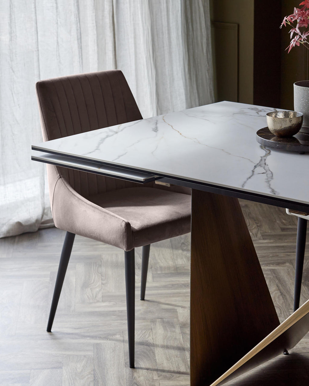 Chaise de salle à manger Blakely en velours moka