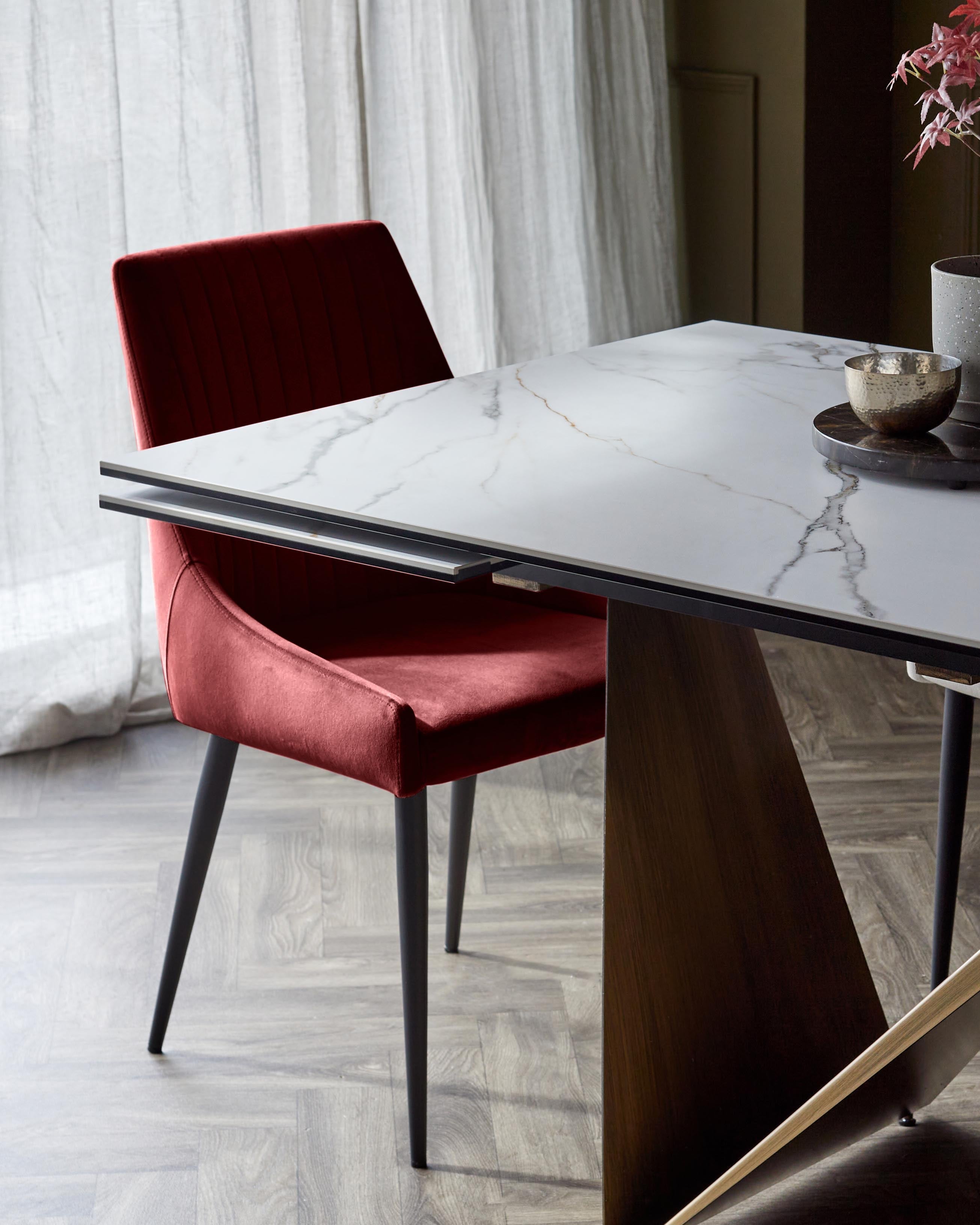 Chaise de salle à manger Blakely en velours rouge caramel