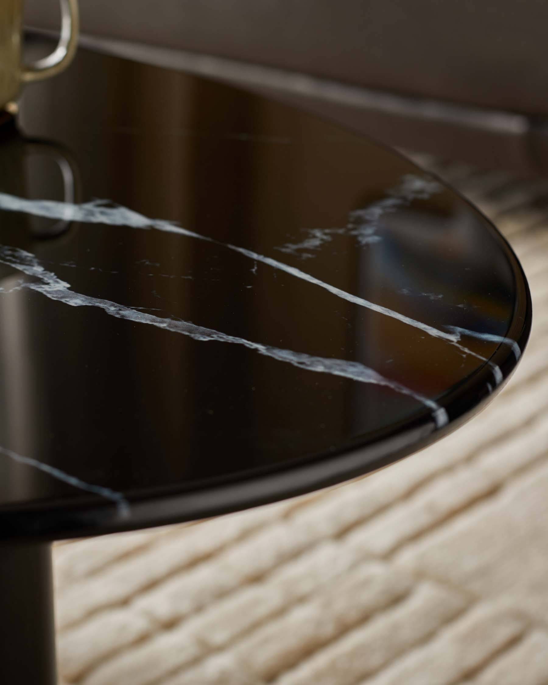 Table basse en céramique noire Brixton