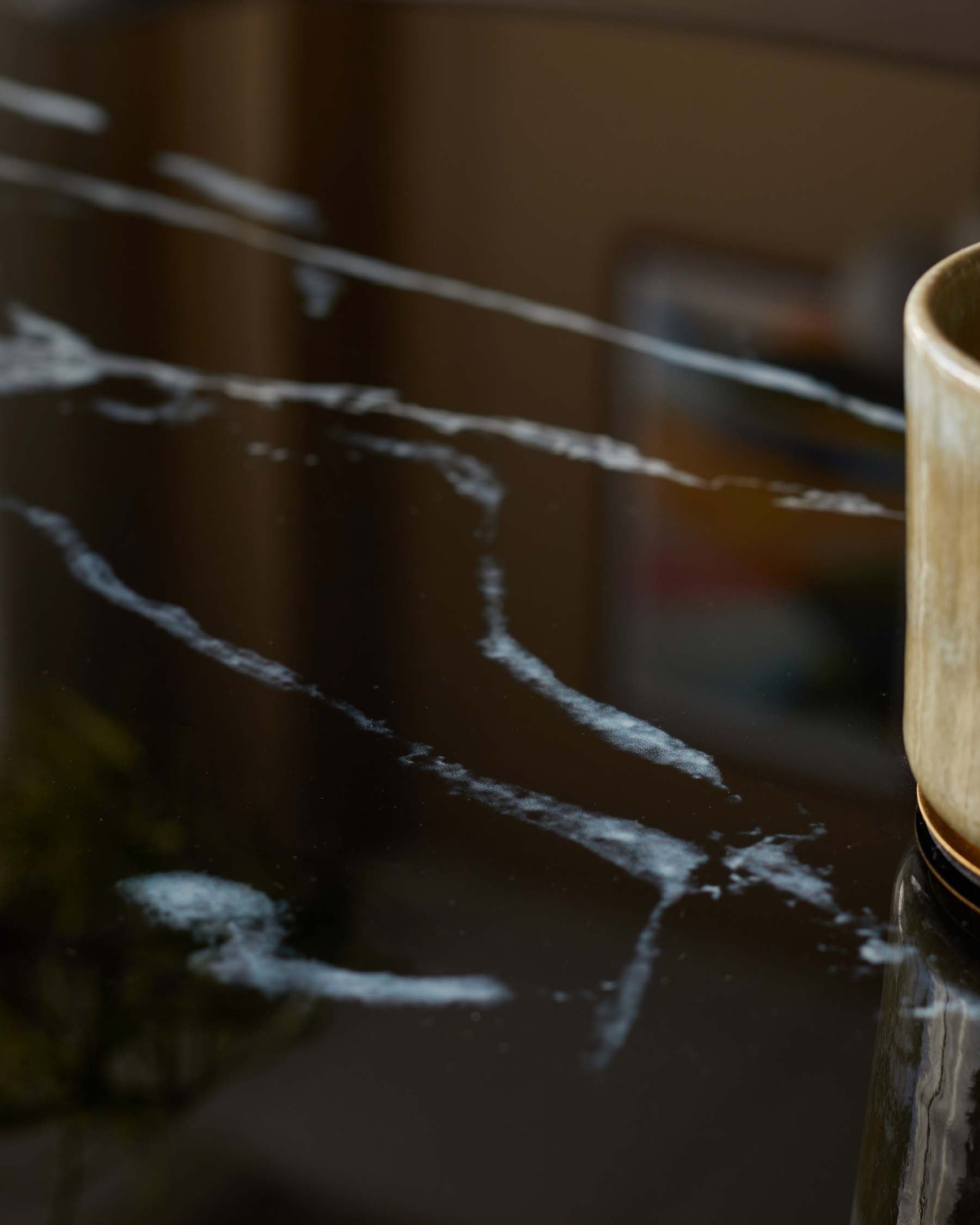 Table basse en céramique noire Brixton