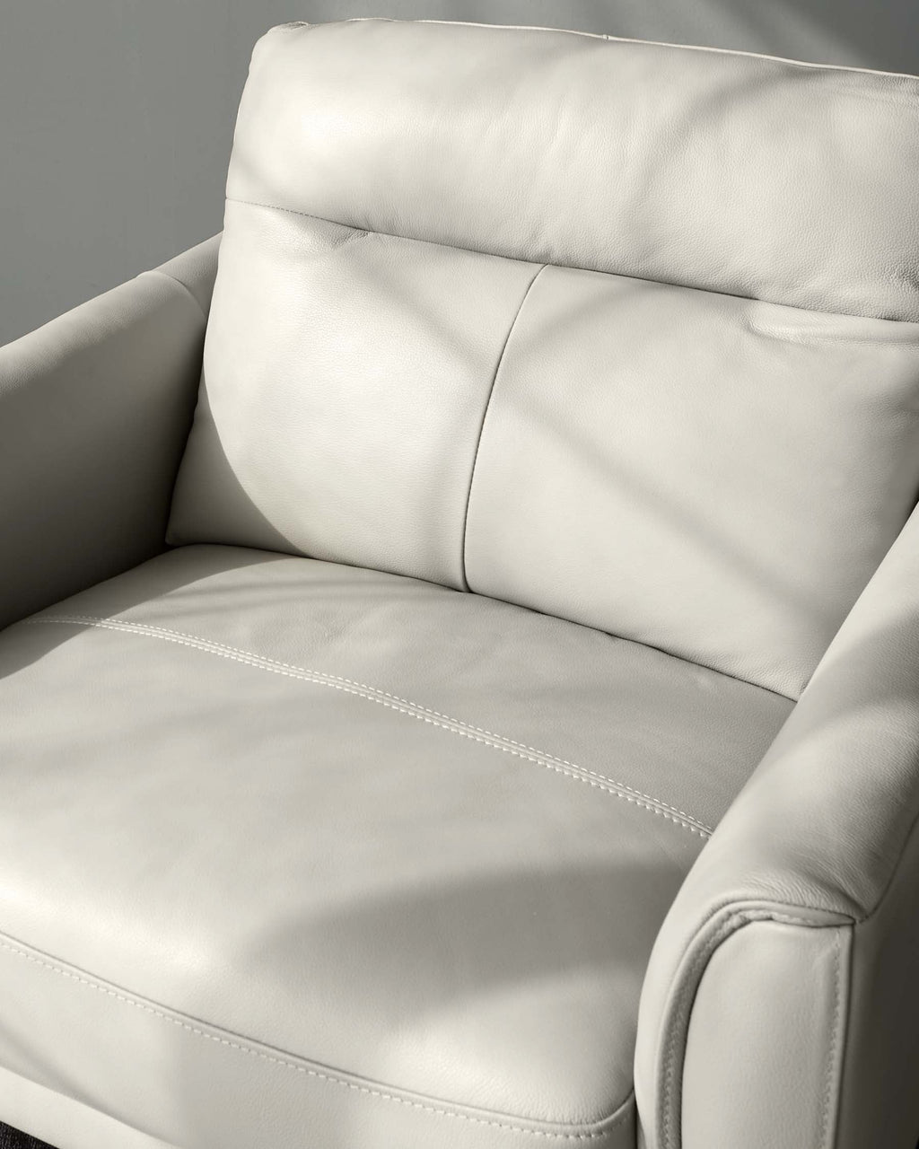 Fauteuil en cuir gris clair Brooks