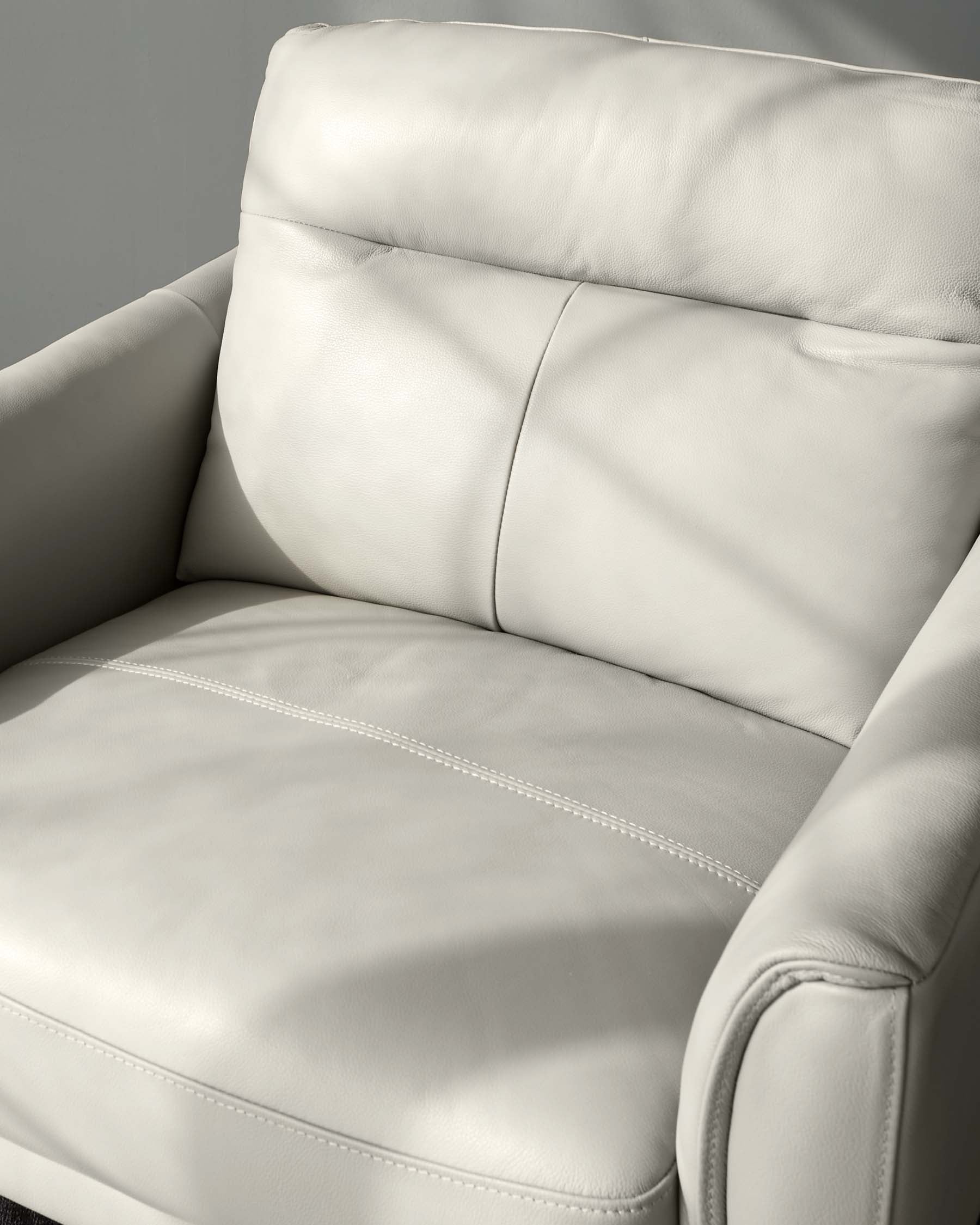 Fauteuil en cuir gris clair Brooks