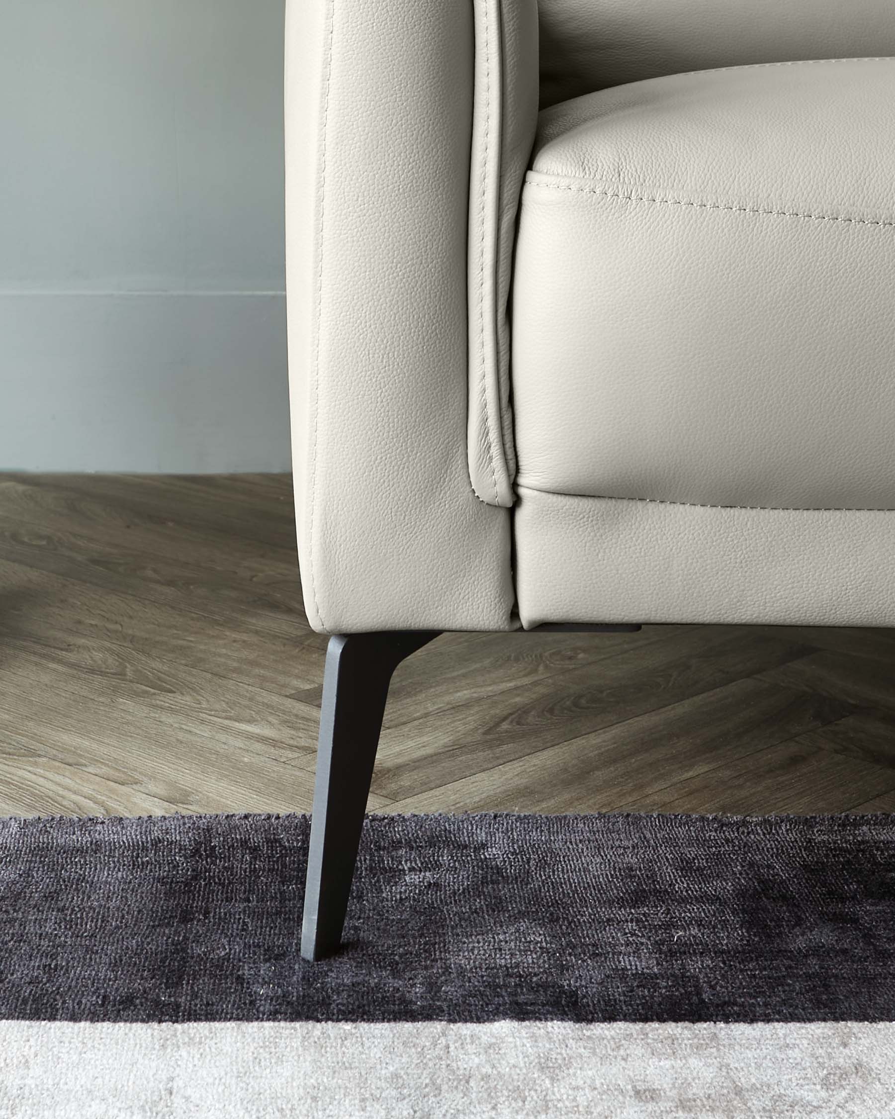 Canapé 3 places Brooks en cuir gris clair