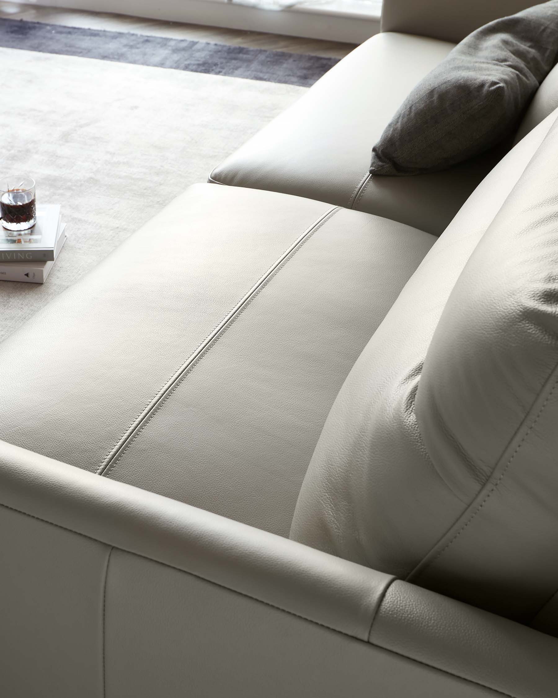 Canapé 3 places Brooks en cuir gris clair