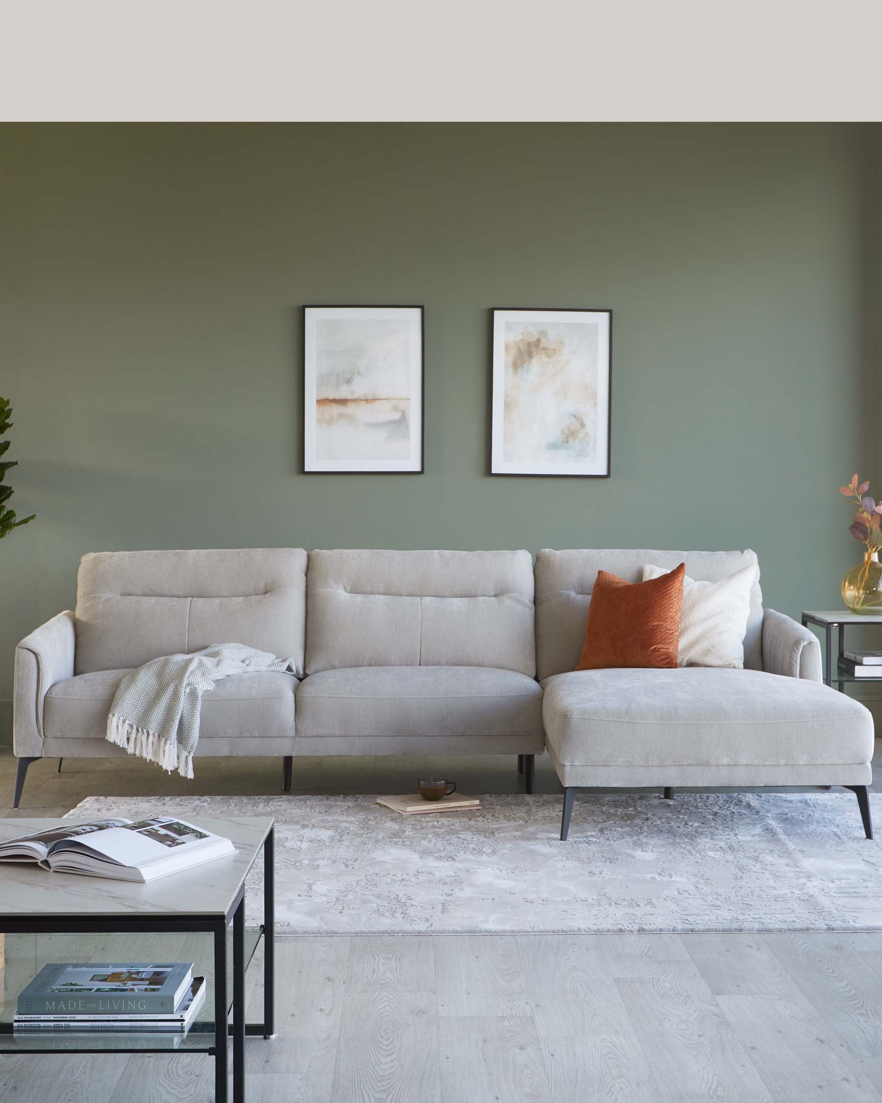 Canapé d'angle droit Brooks en tissu gris clair avec méridienne