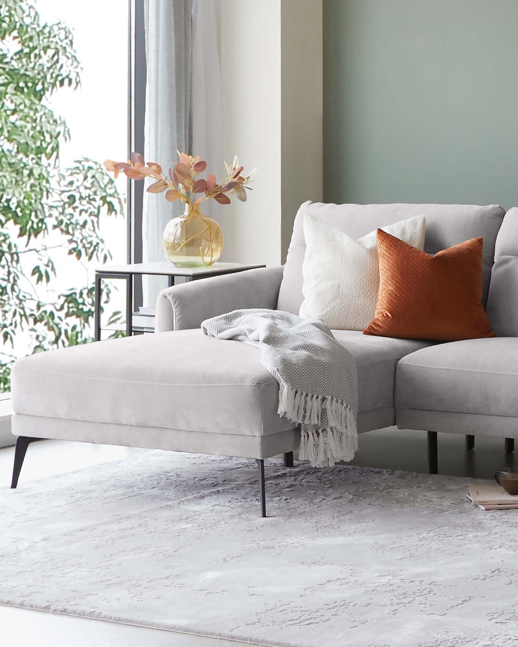 Canapé d'angle gauche Brooks en tissu gris clair avec méridienne